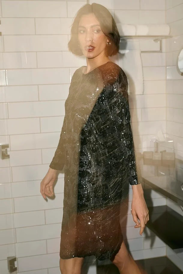 Grit Sequin pallíettukjóll frá Kaffe - Svört/Dökk silfur Sequin