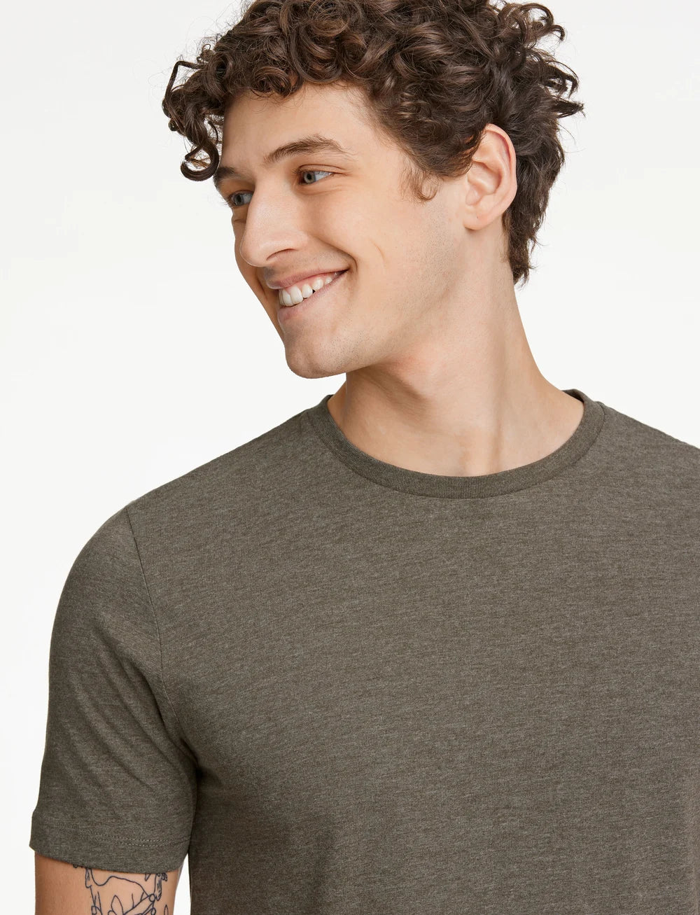 Basic tee Relaxed fit bolur á herra frá Lindberg - Army mel