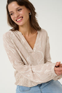 Ditte blússa frá Kaffe - Feather Gray,Chalk Print