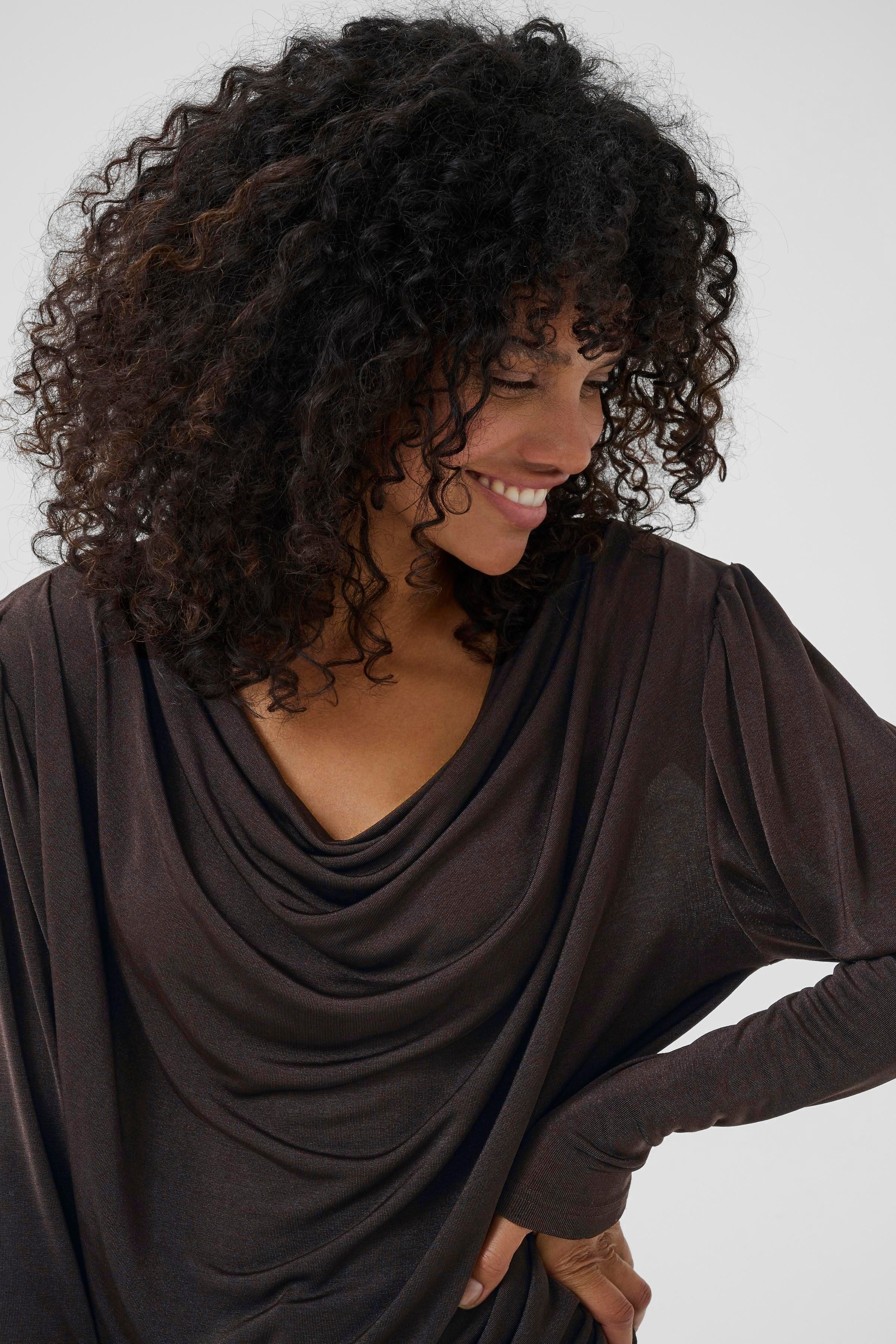 Gina blússa frá Kaffe - Brún