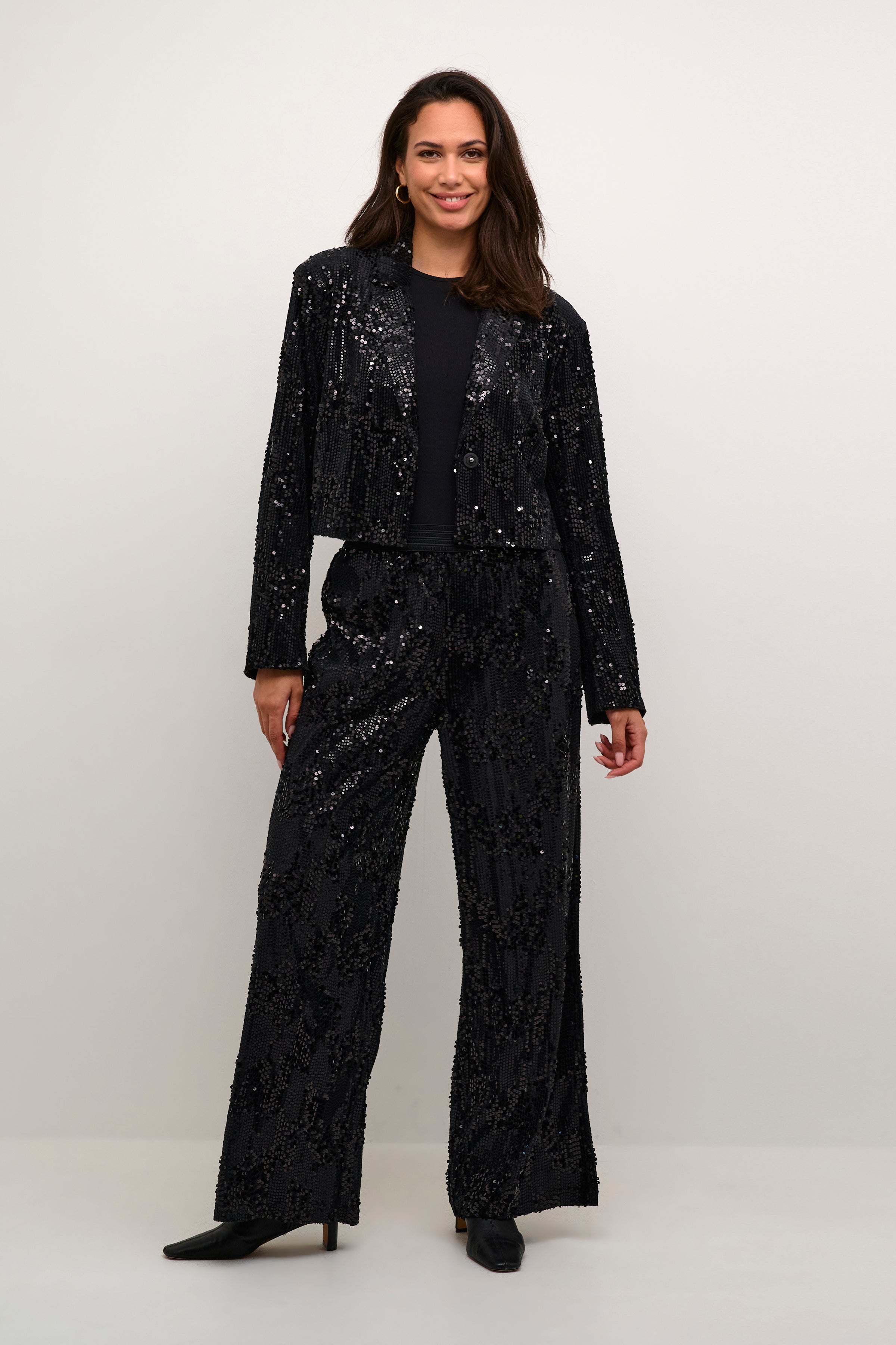 Nicole Sequin blazer jakki frá Kaffe- Svartur með pallíettum