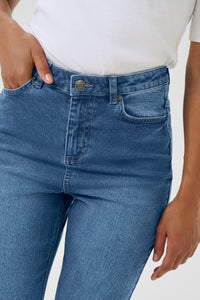 Willow HW slim fit gallabuxur frá Kaffe  –  Medium blue denim