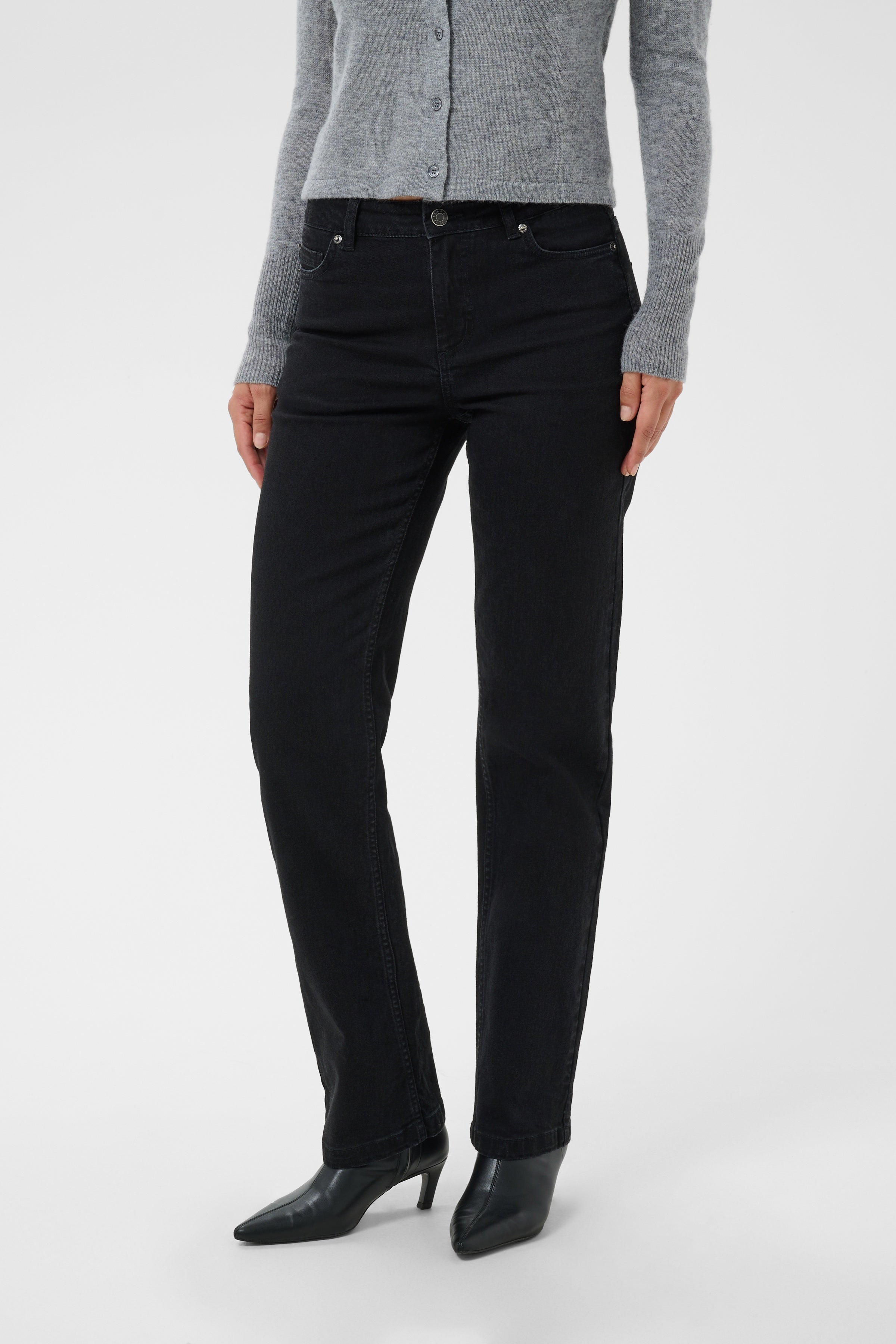 Maris reg fit gallabuxur frá Kaffe  – Svartar