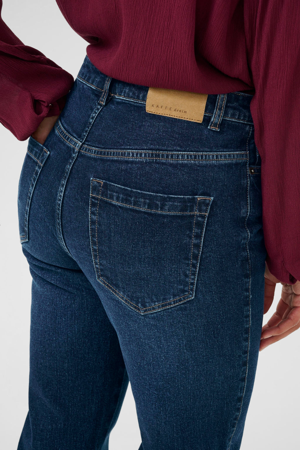 Maris reg fit gallabuxur frá Kaffe  – Dark blue denim