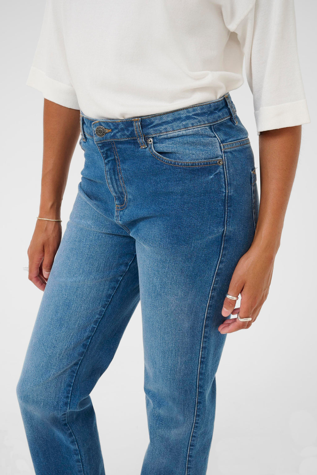 Maris reg fit gallabuxur frá Kaffe  – Medium blue denim