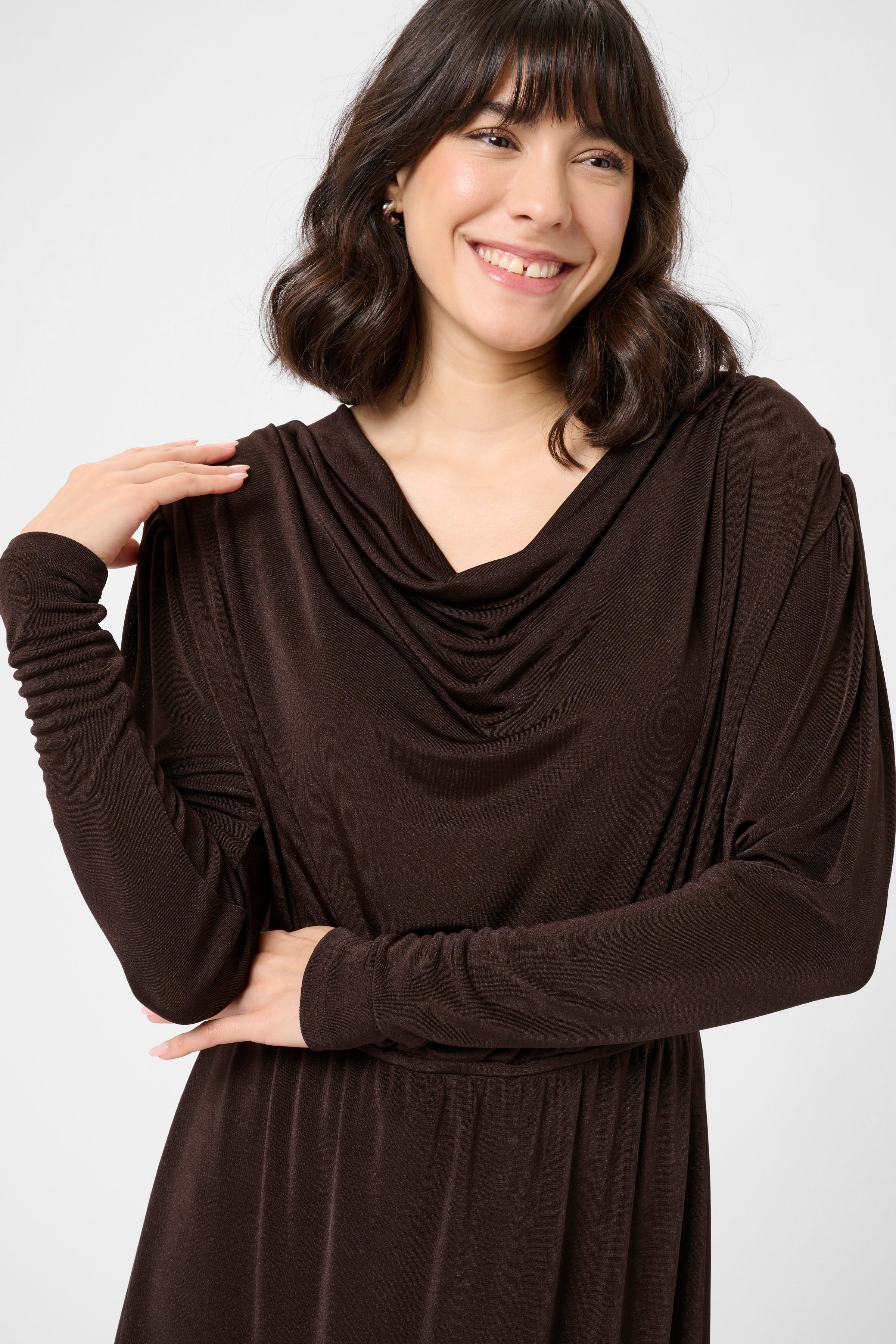 Gina kjóll frá Kaffe - Brúnn