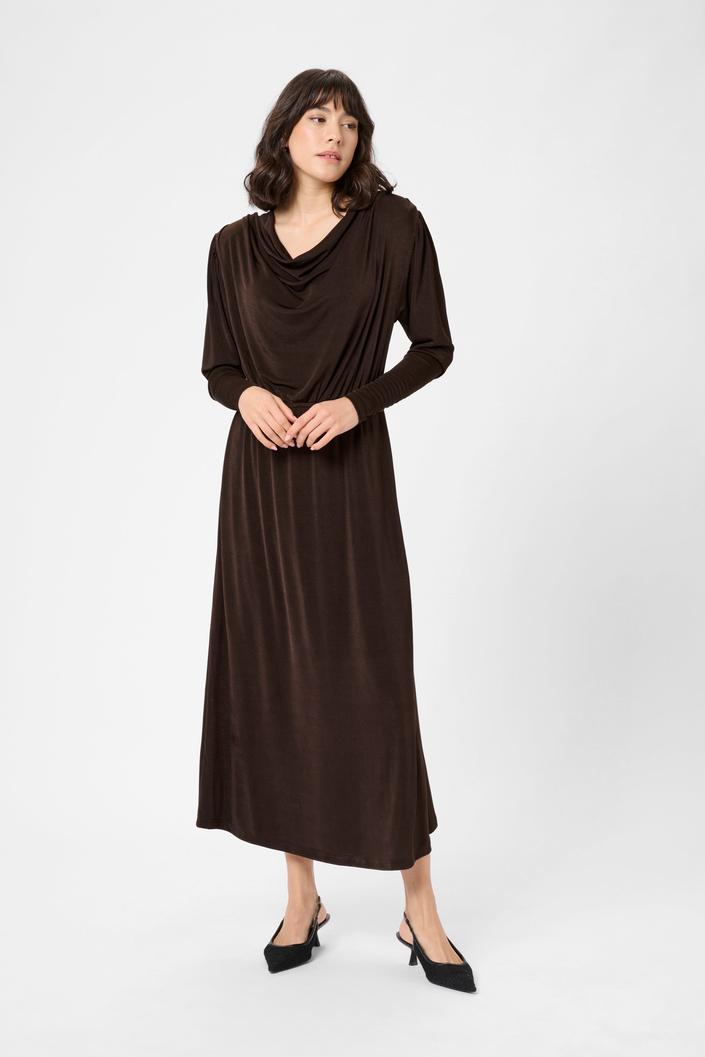 Gina kjóll frá Kaffe - Brúnn