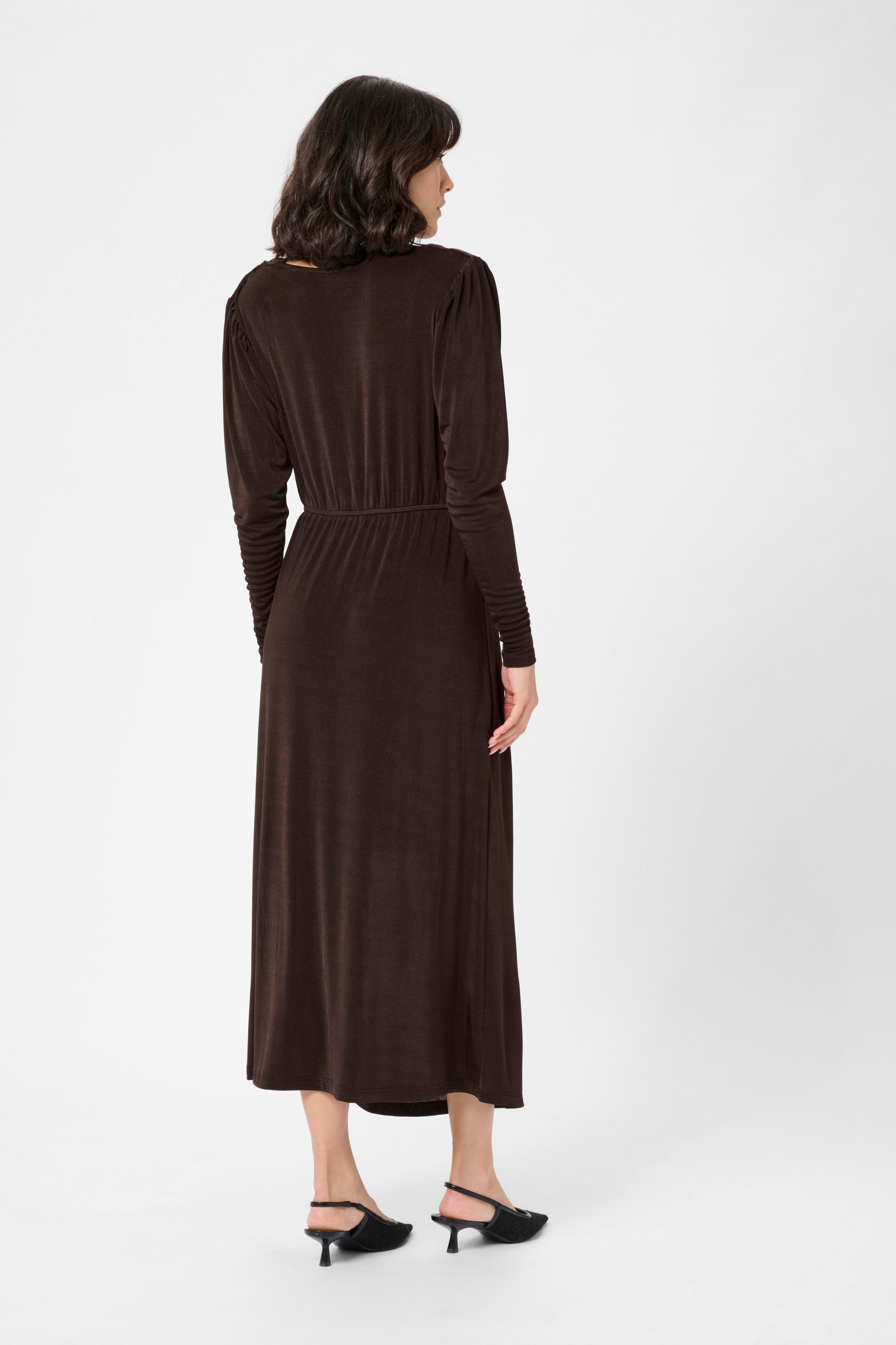 Gina kjóll frá Kaffe - Brúnn