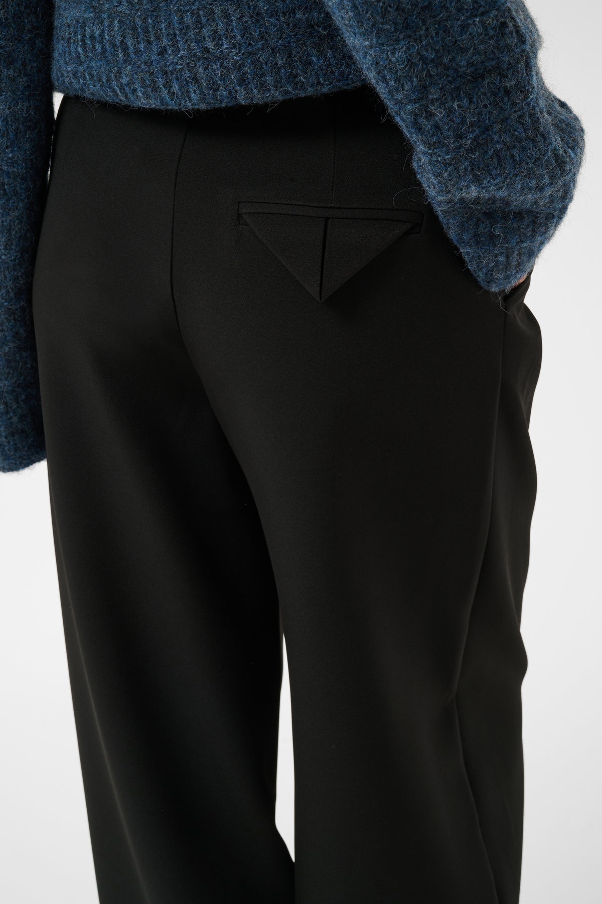 Bella barrel buxur frá Kaffe - Svartar