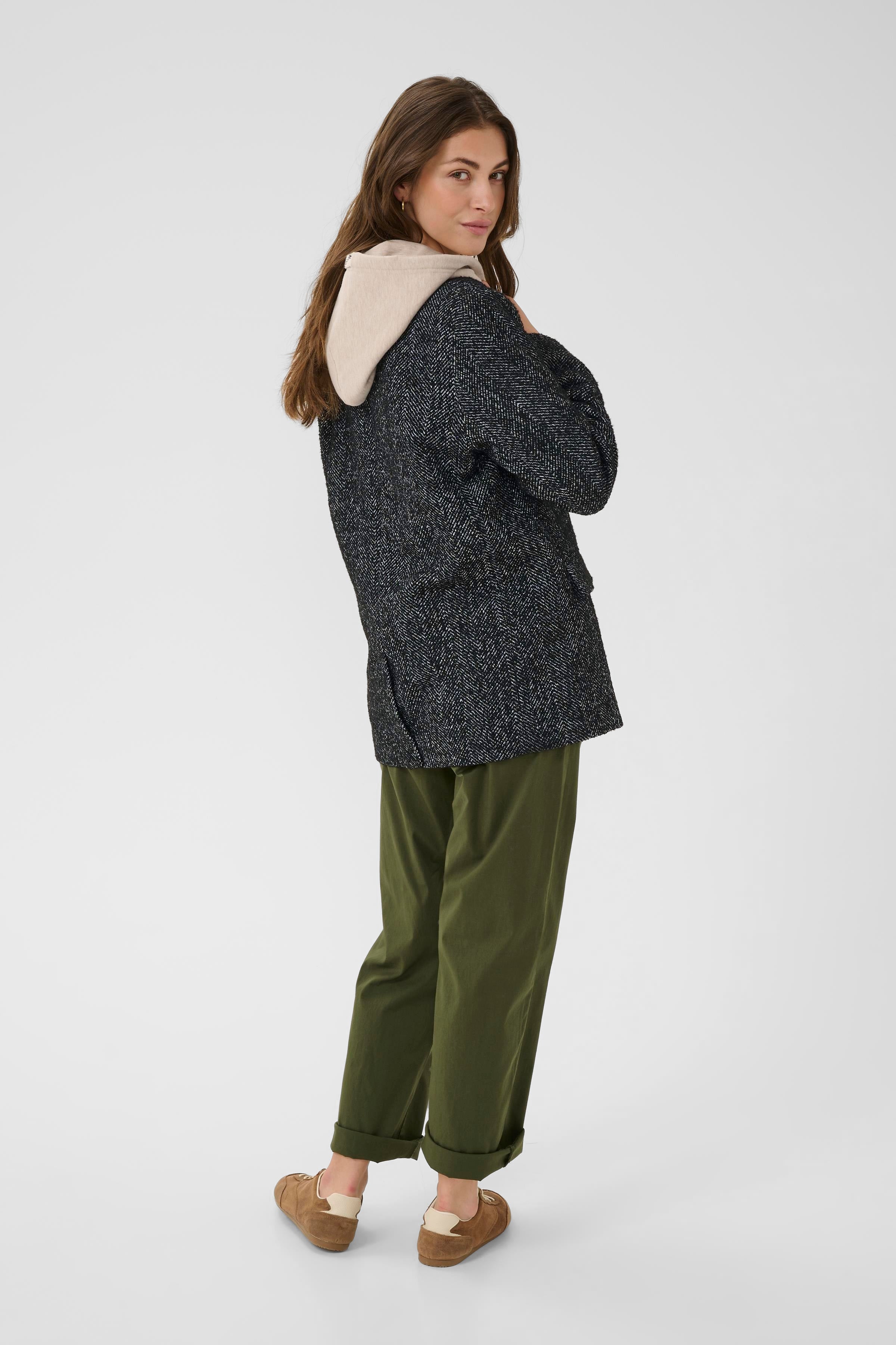 Olina jakki frá Cream - Svartur með herringbone