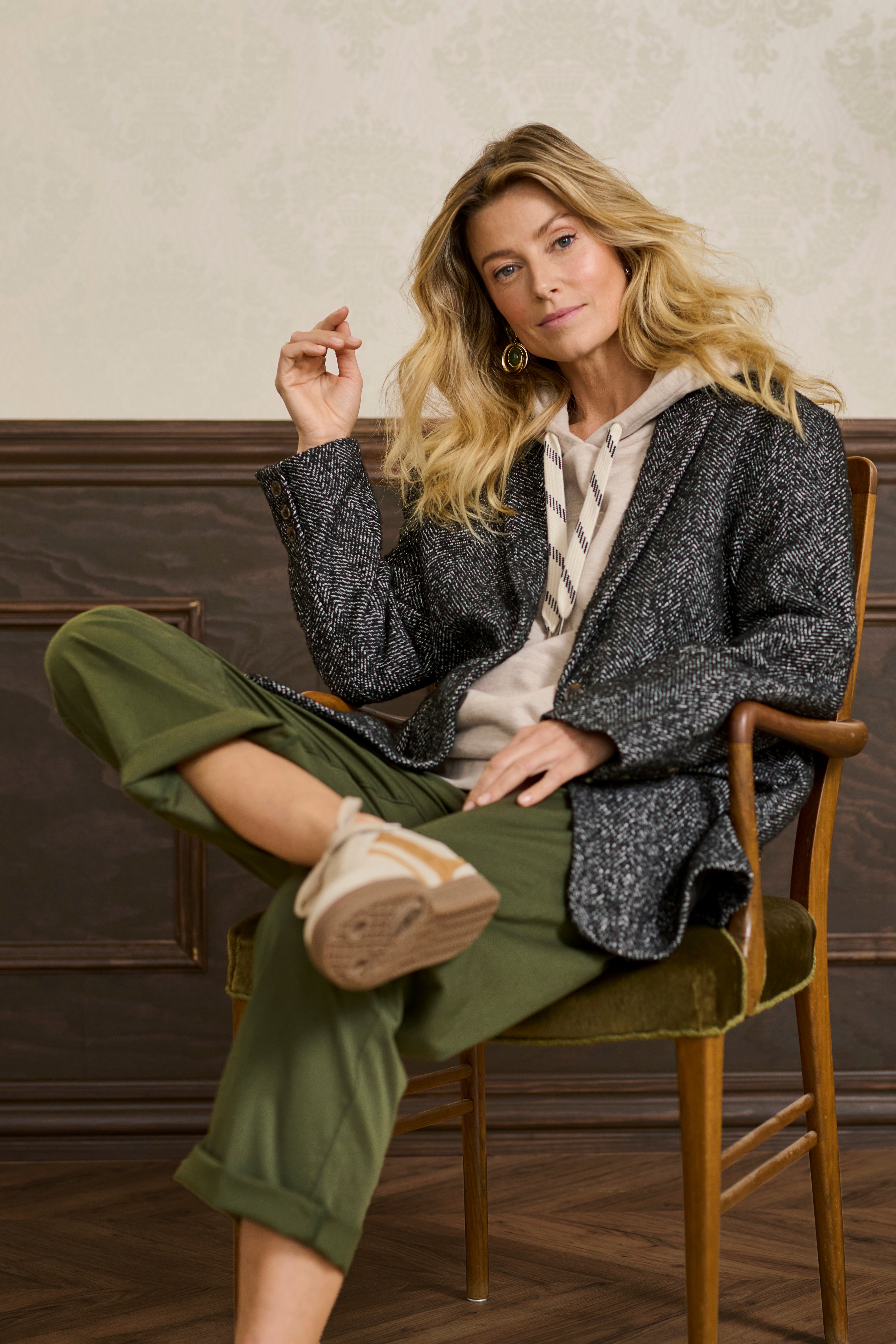 Olina jakki frá Cream - Svartur með herringbone