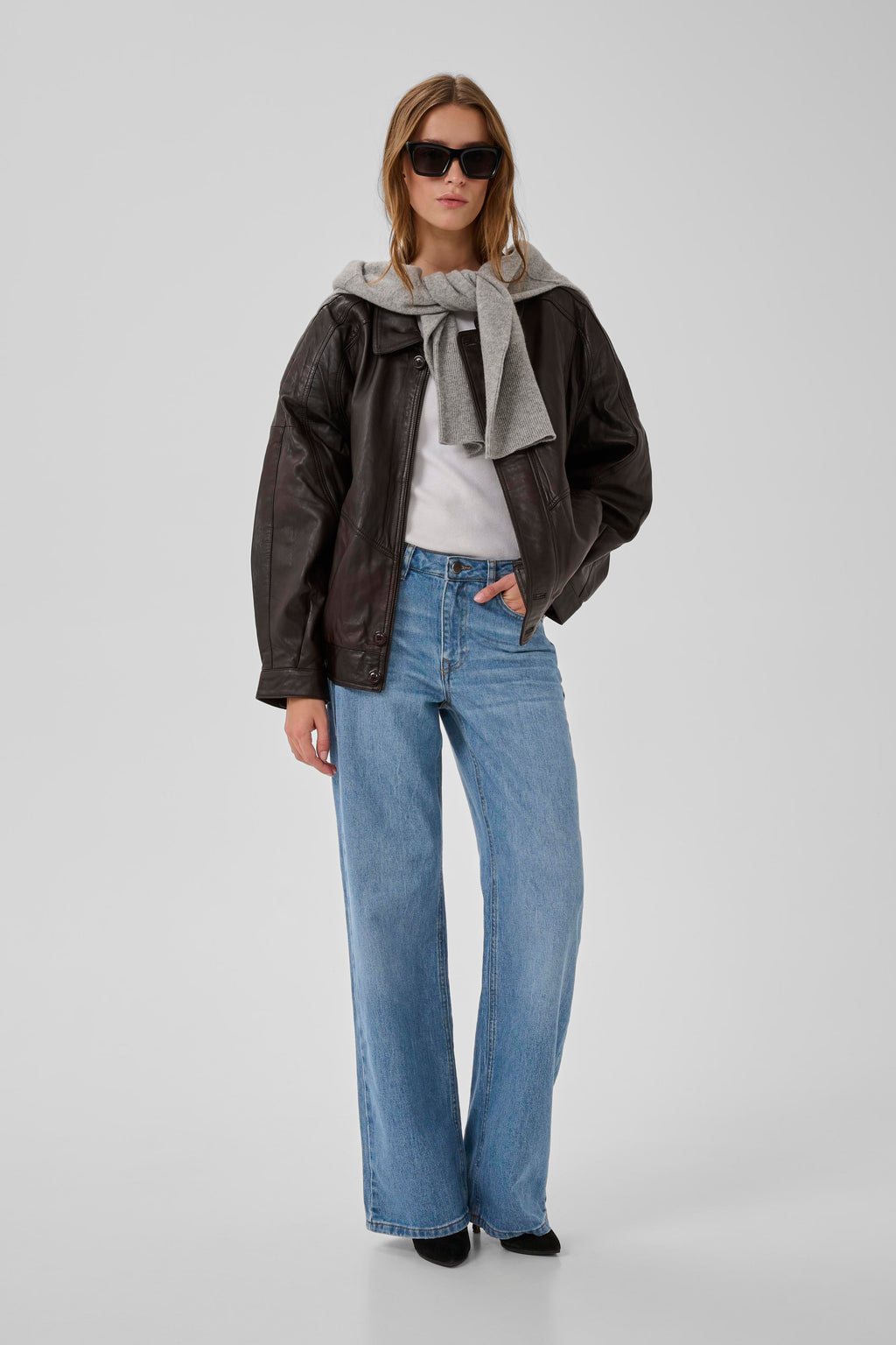 05 THE LOUIS 139 gallabuxur frá My Essential Wardrobe - Medium blue retro wash