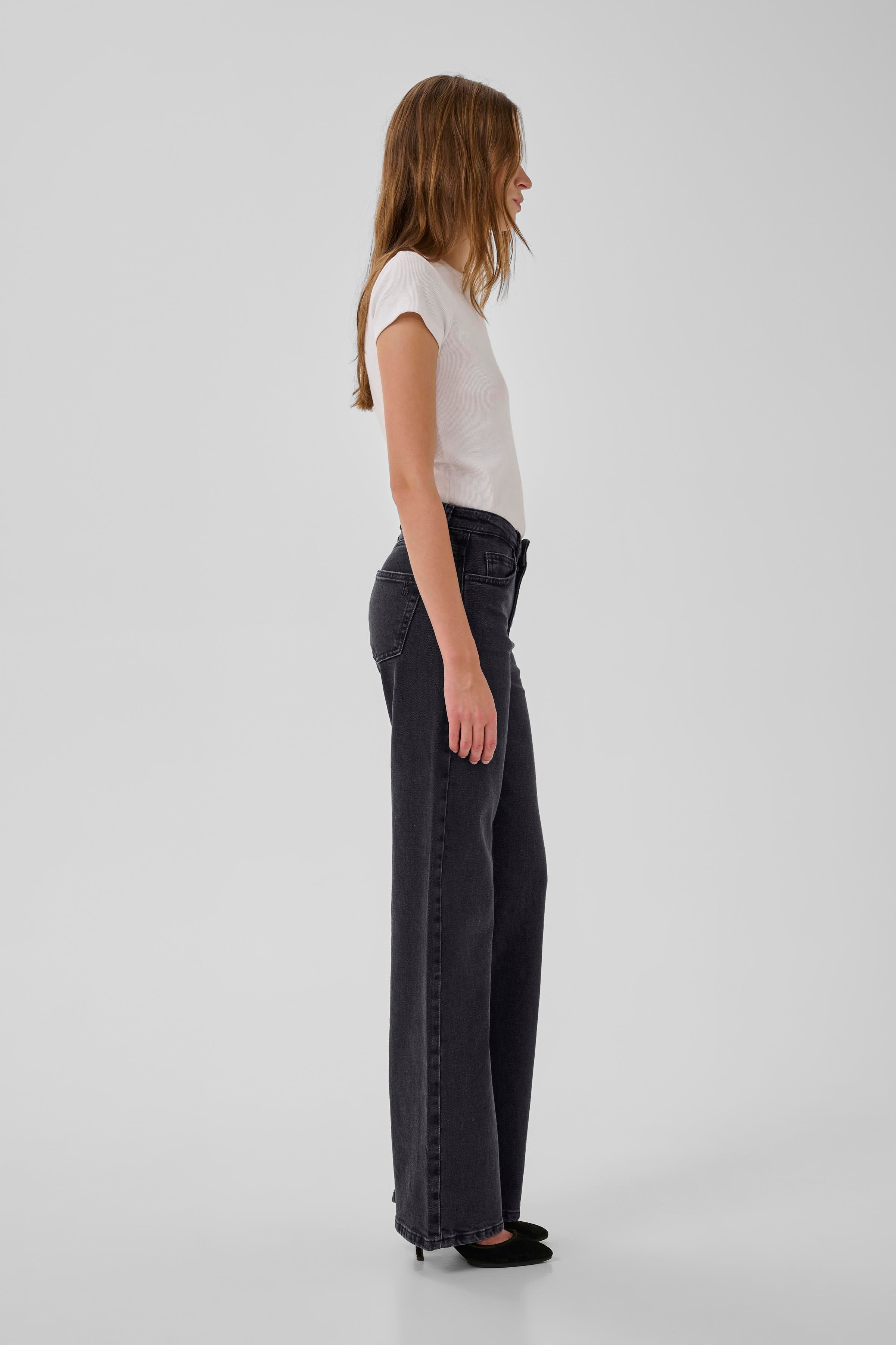 35 THE LOUIS 139 gallabuxur frá My Essential Wardrobe - Black retro wash