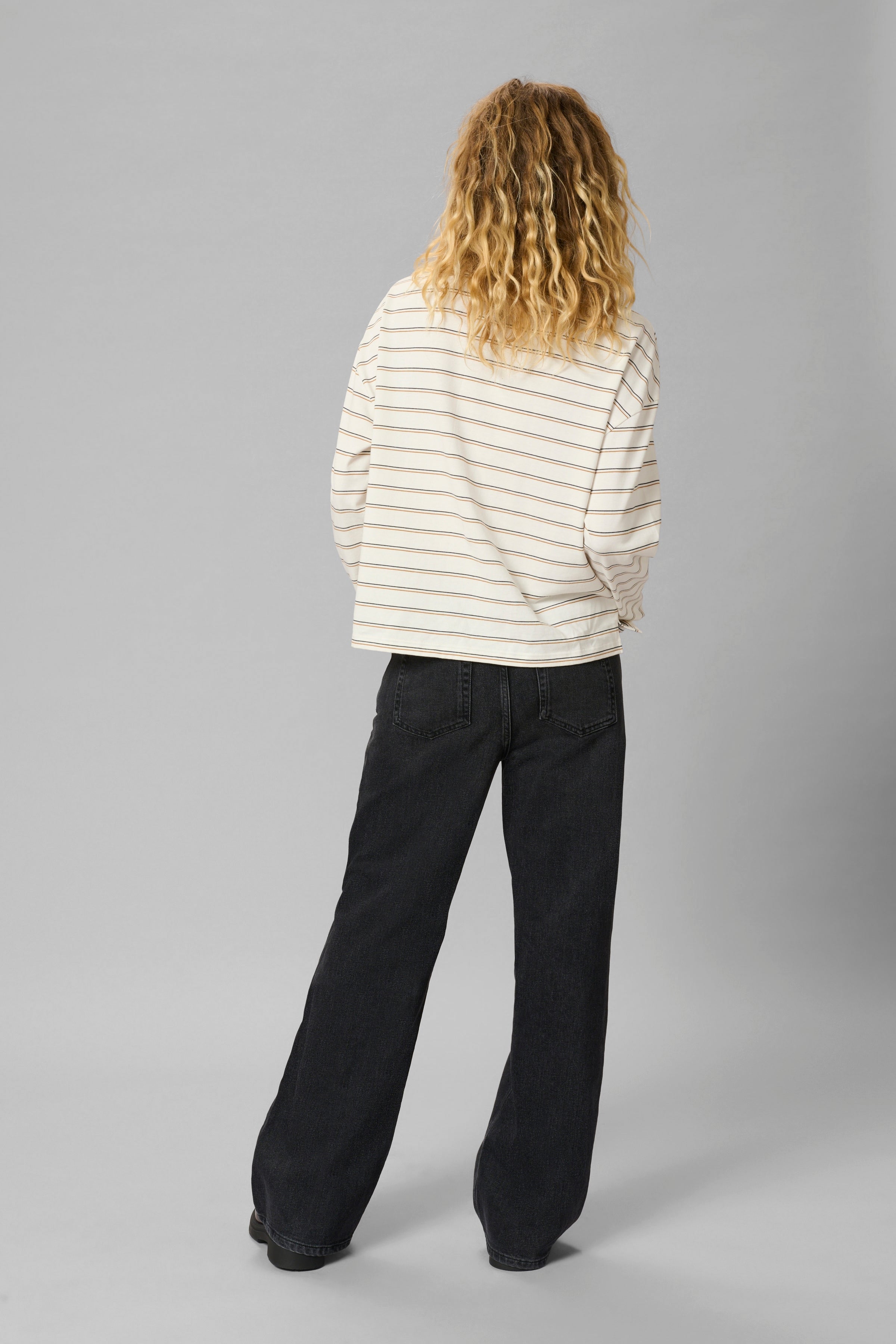 35 THE LOUIS 139 gallabuxur frá My Essential Wardrobe - Black retro wash