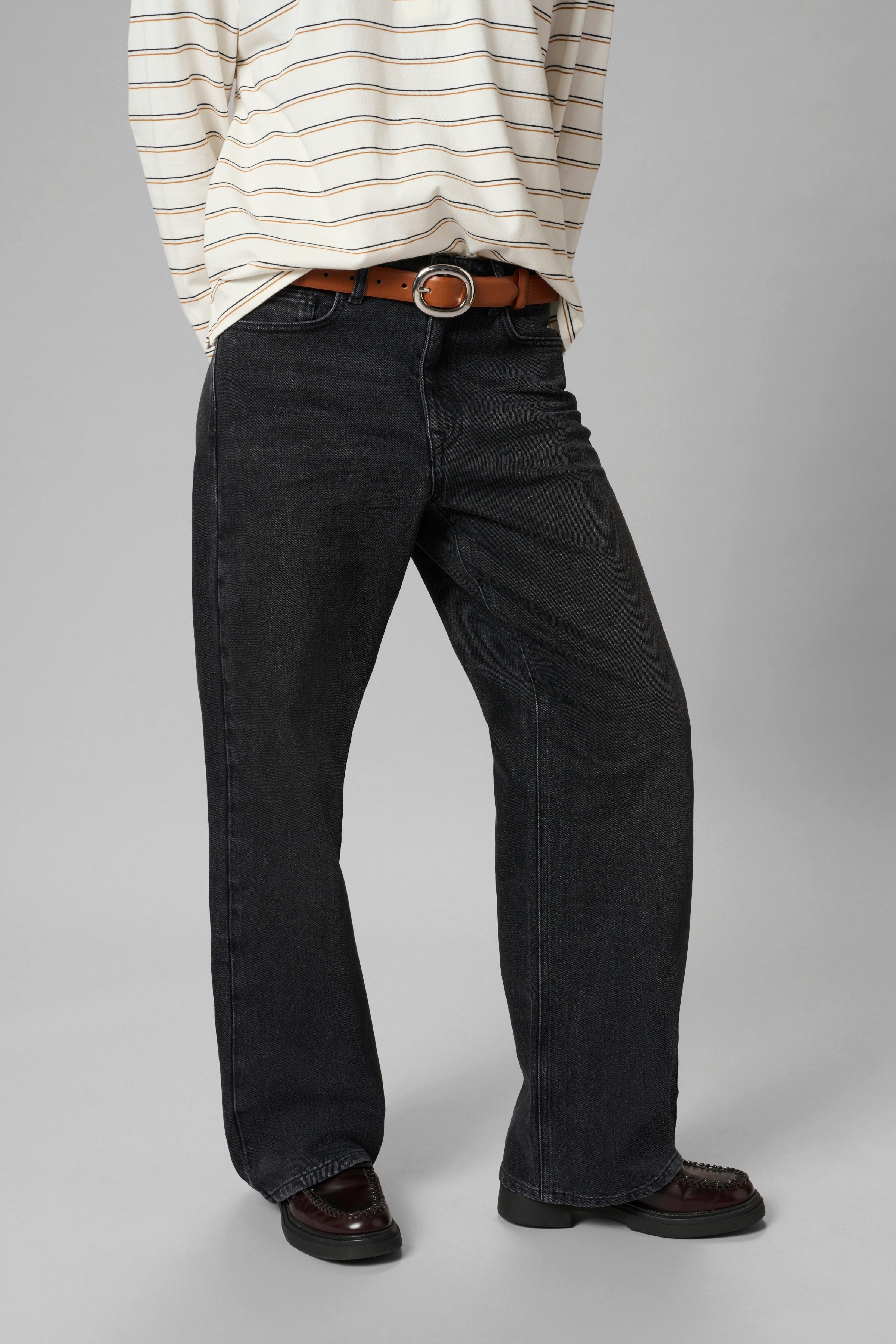 35 THE LOUIS 139 gallabuxur frá My Essential Wardrobe - Black retro wash