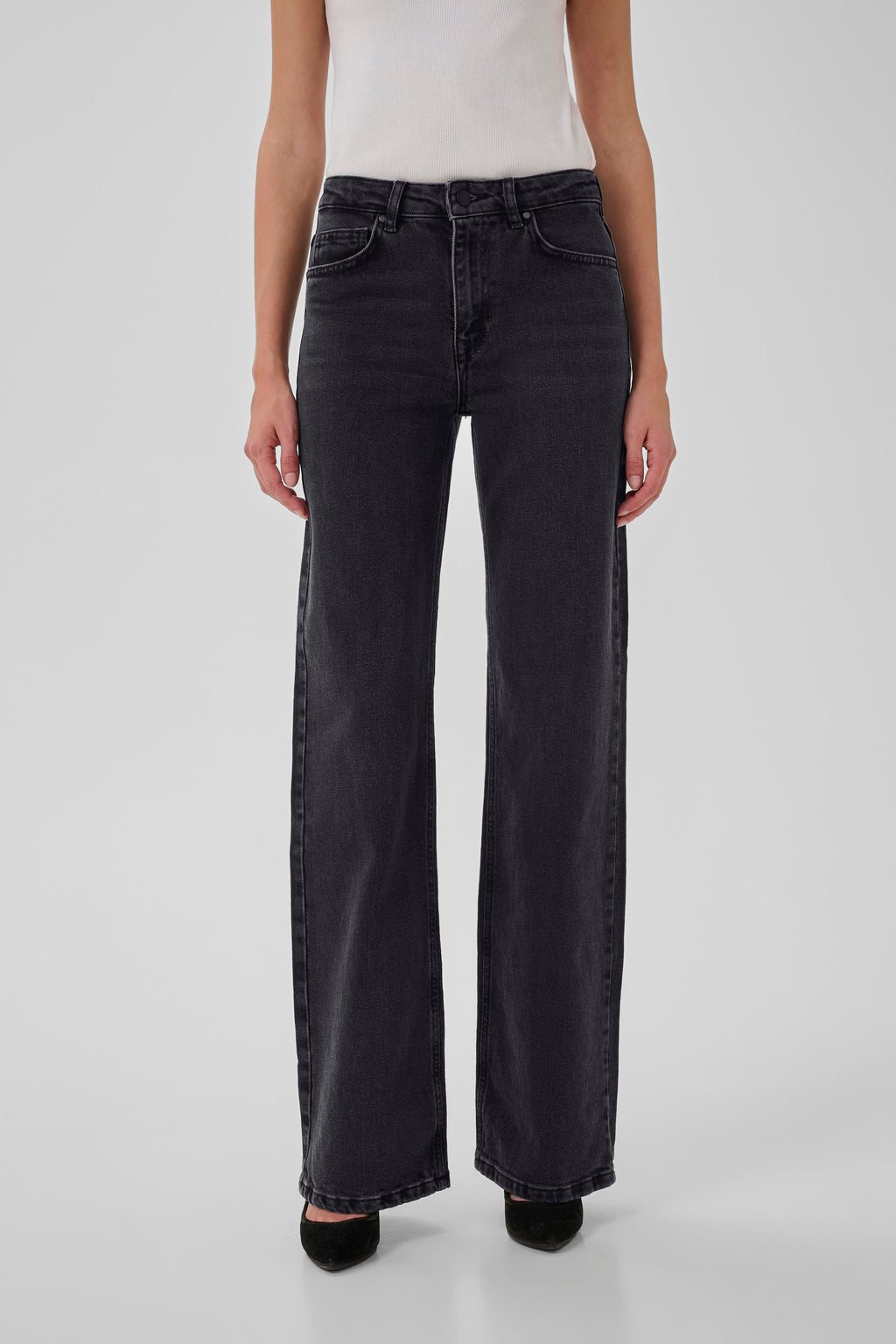 35 THE LOUIS 139 gallabuxur frá My Essential Wardrobe - Black retro wash