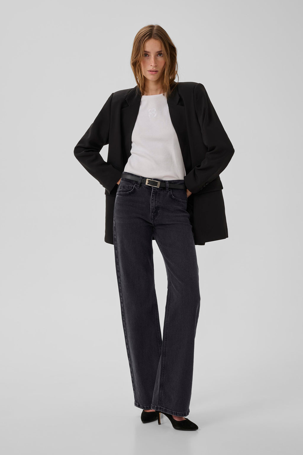 35 THE LOUIS 139 gallabuxur frá My Essential Wardrobe - Black retro wash