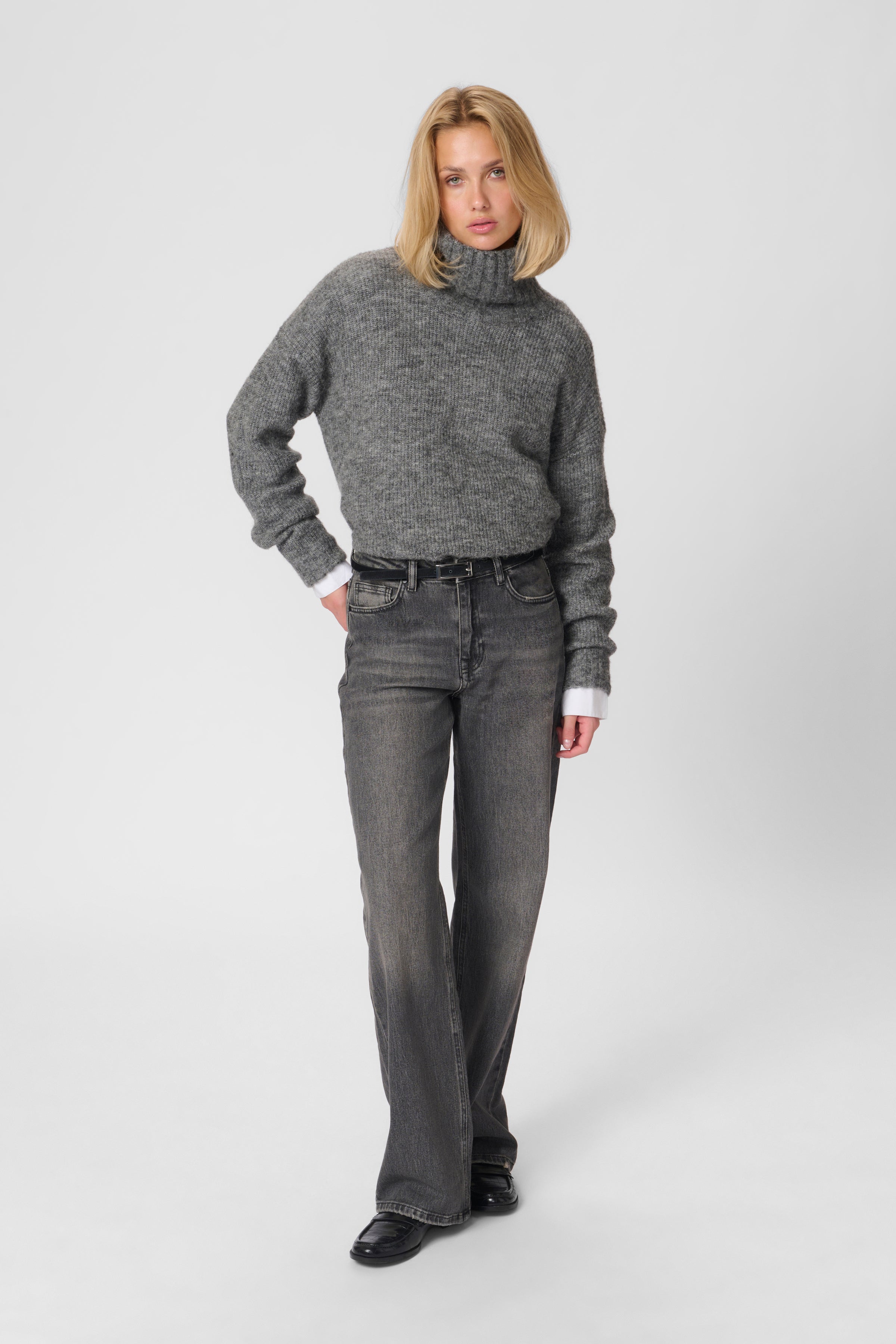 35 THE LOUIS 139 gallabuxur frá My Essential Wardrobe - Dark grey