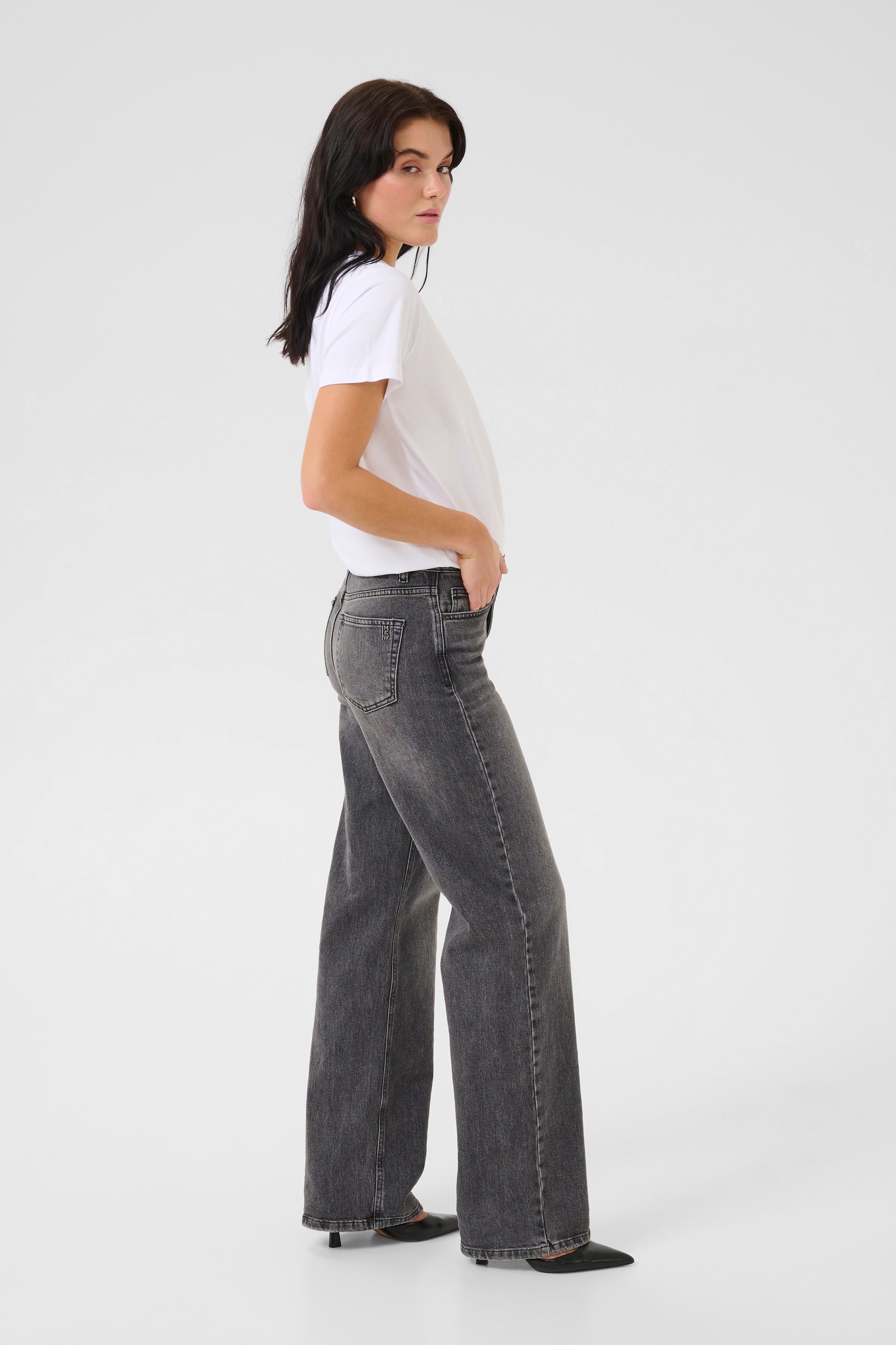 35 THE LOUIS 139 gallabuxur frá My Essential Wardrobe - Dark grey