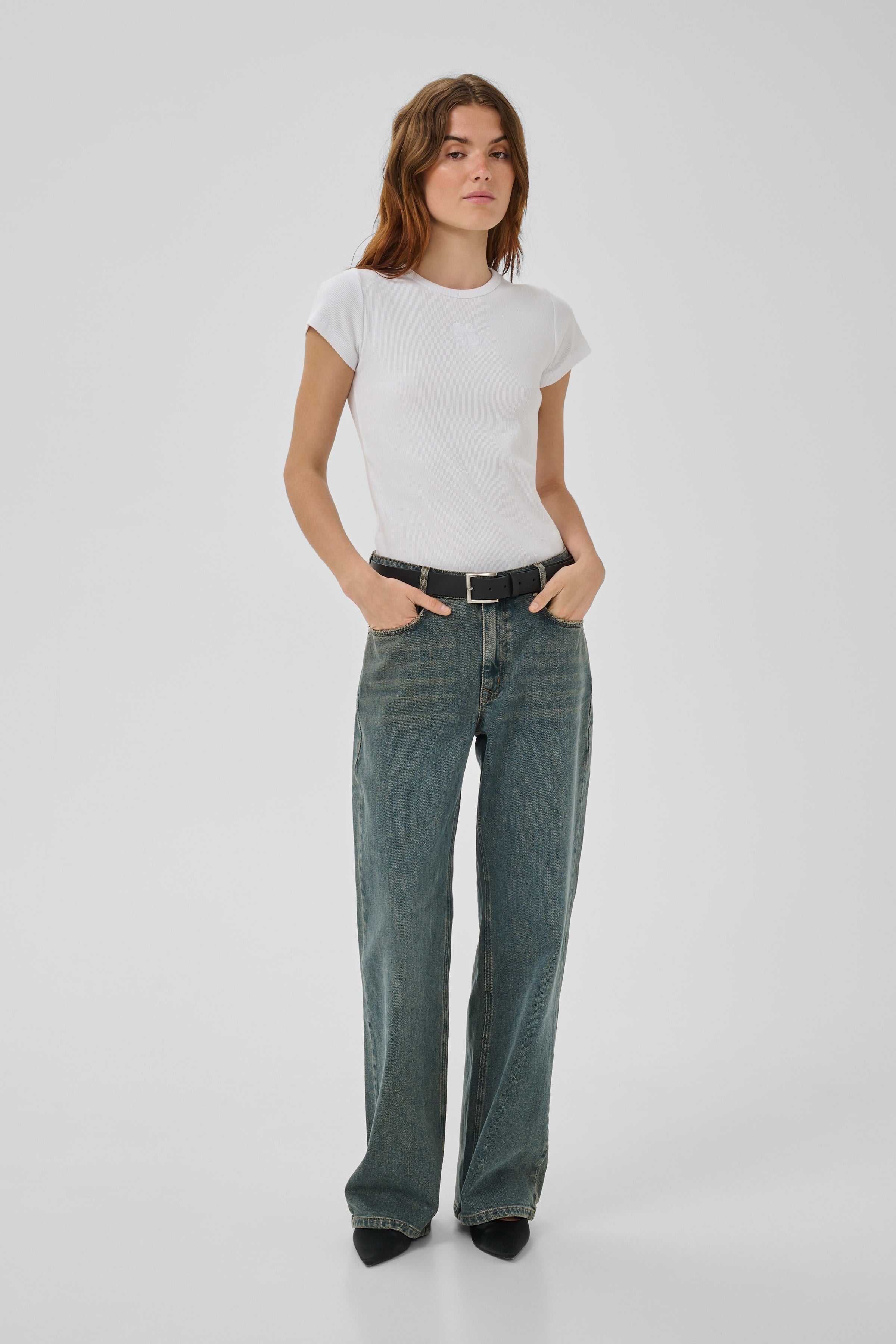 THE LOUIS 139 gallabuxur frá My Essential Wardrobe - Dark Blue Dirty Wash