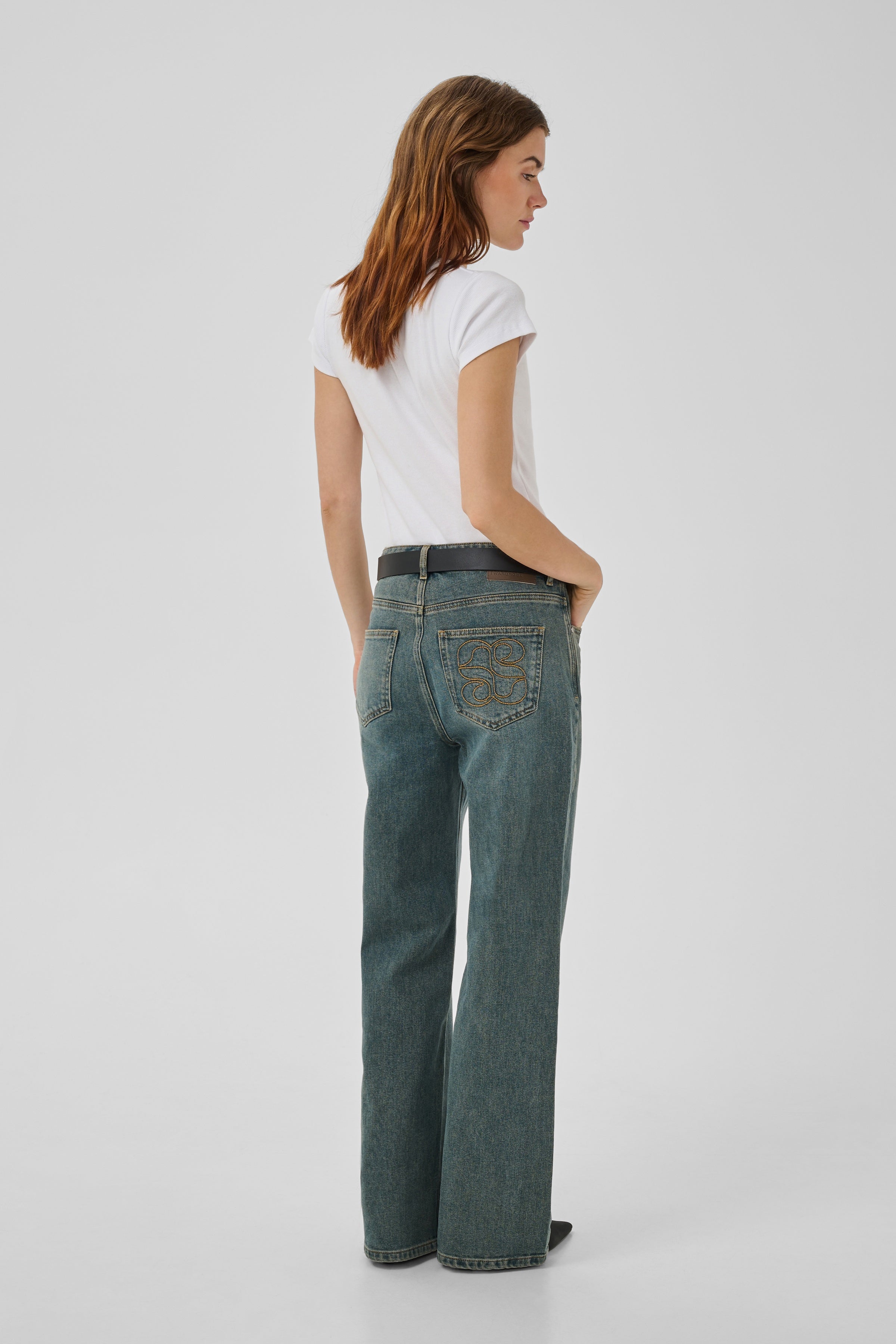 THE LOUIS 139 gallabuxur frá My Essential Wardrobe - Dark Blue Dirty Wash
