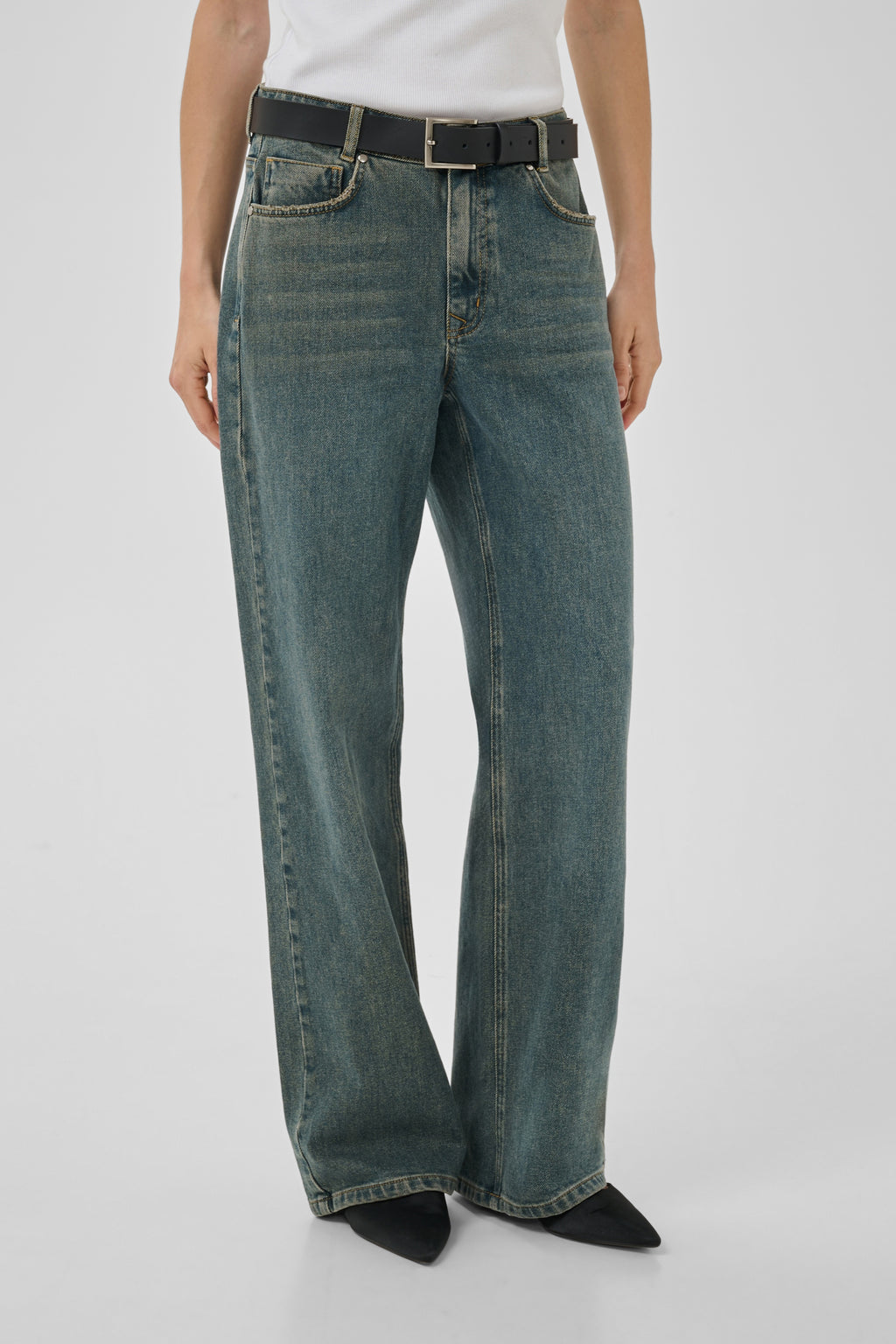 THE LOUIS 139 gallabuxur frá My Essential Wardrobe - Dark Blue Dirty Wash