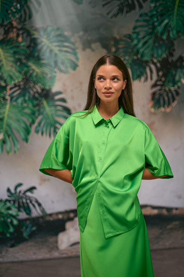 Sasmina skyrta frá Kaffe-poison green