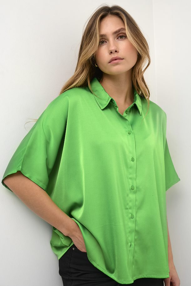 Sasmina skyrta frá Kaffe-poison green