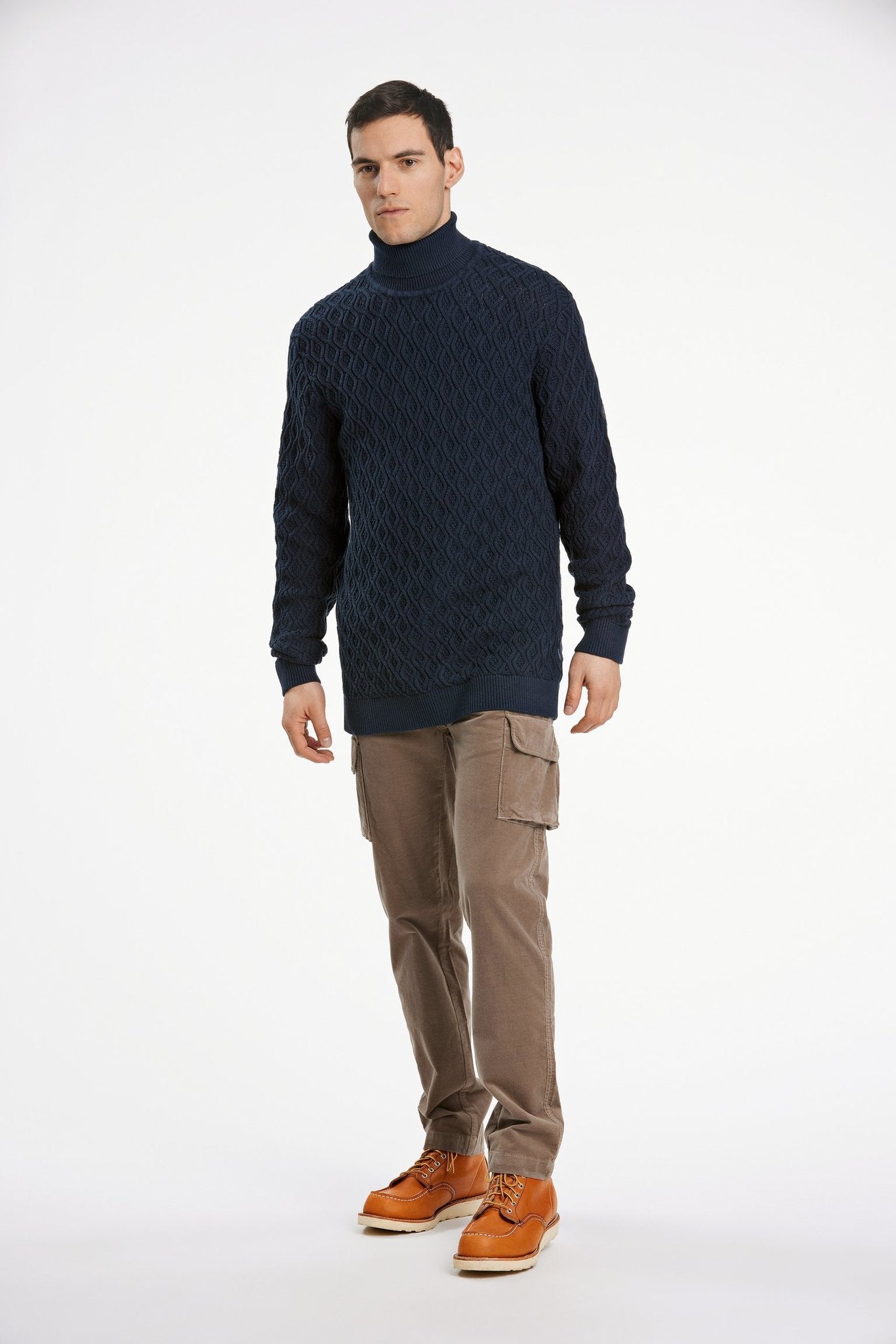 Hjálmar  rúllukragapeysa frá Lindberg- navy blá