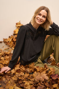 Tiffany blússa frá Culture - svört