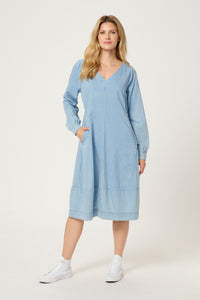 Livie Arpa kjóll frá Culture - Gallaefni Light blue wash