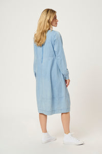 Livie Arpa kjóll frá Culture - Gallaefni Light blue wash