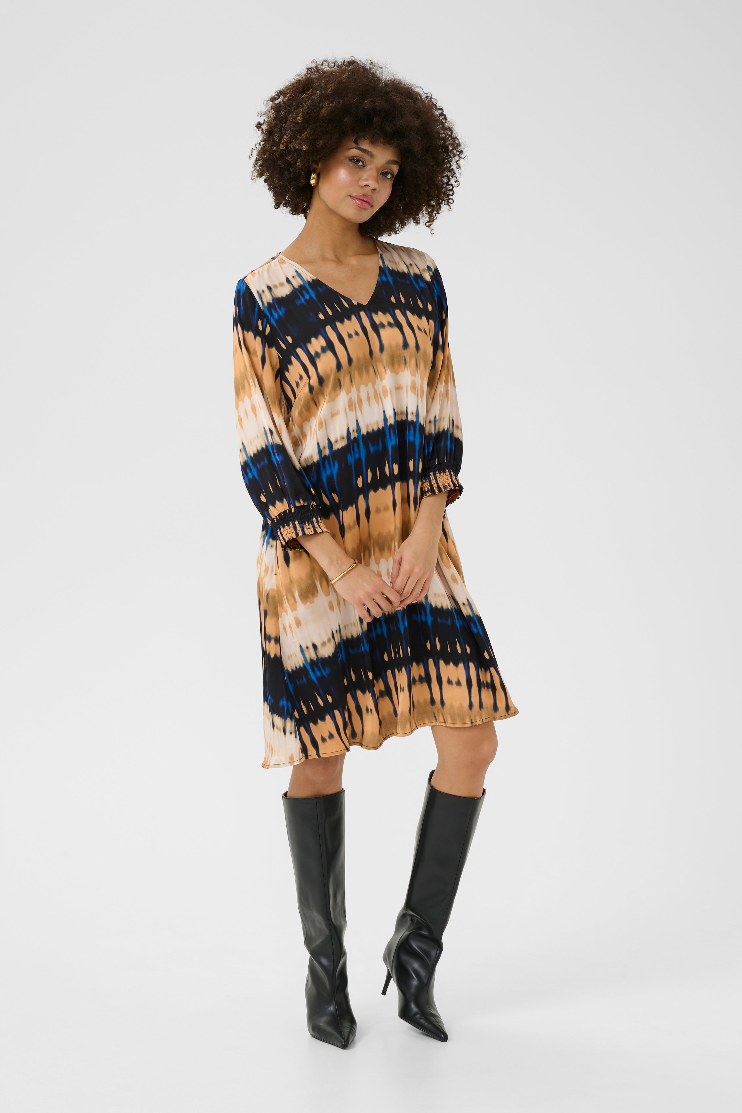 Macy kjóll frá Culture - Blue/Beige Graphic