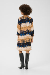 Macy kjóll frá Culture - Blue/Beige Graphic