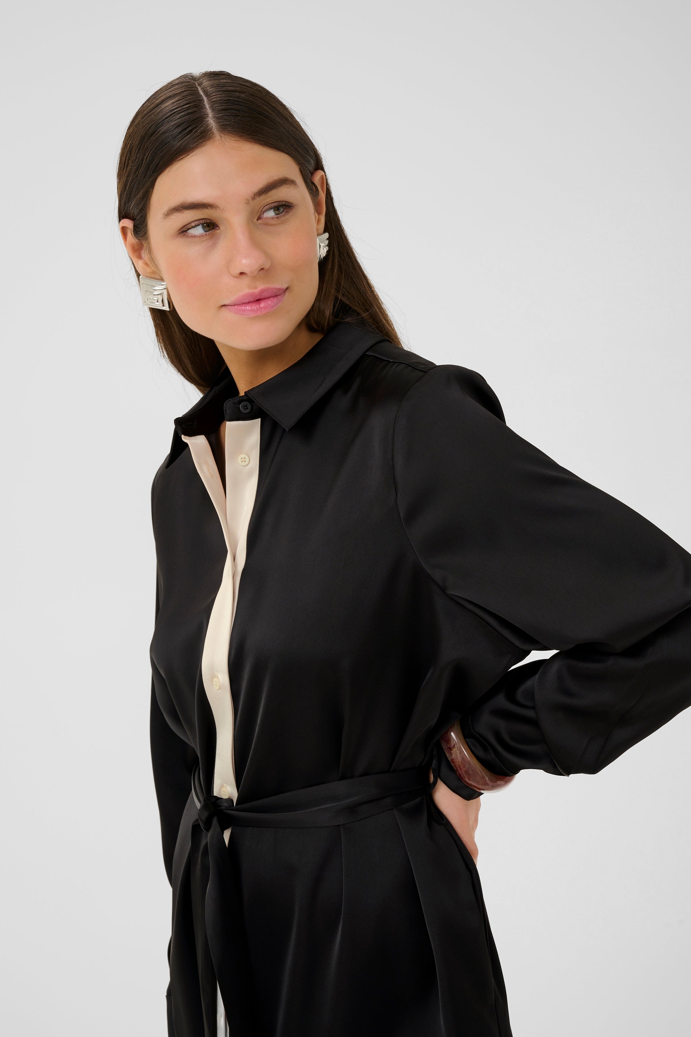 Annabelle skyrtukjóll frá Culture - Svartur