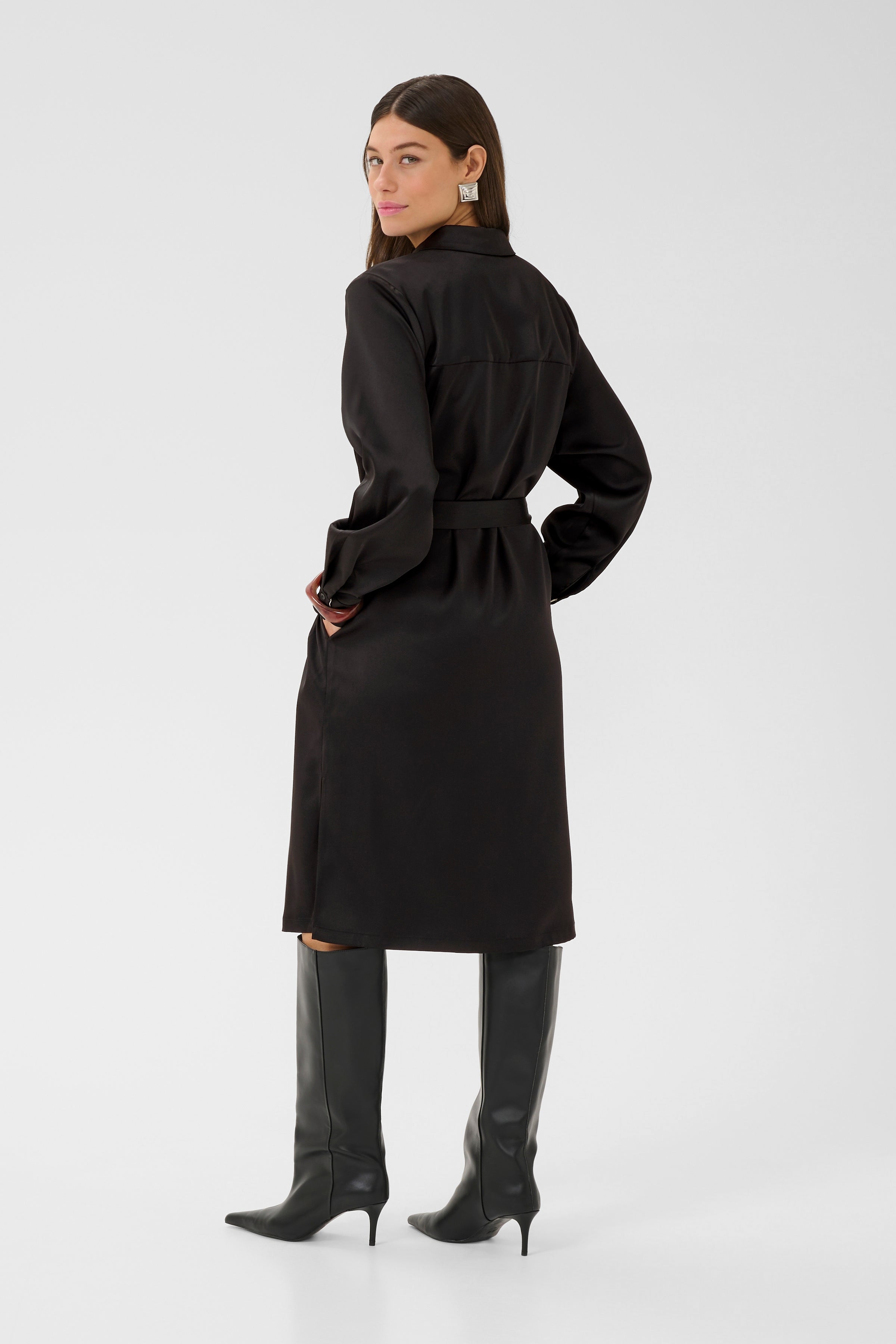 Annabelle skyrtukjóll frá Culture - Svartur