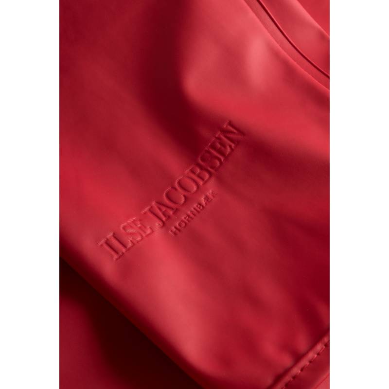 Hnésíð regnkápa frá ILSE JACOBSEN með leðuról- deep red
