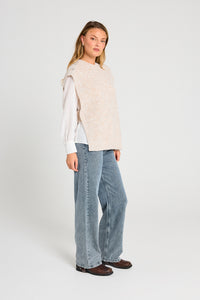 Midde  gallabuxur frá Freequent  -  Medium Blue Denim w. Off-white