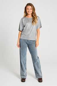 Midde  gallabuxur frá Freequent  -  Medium Blue Denim w. Off-white
