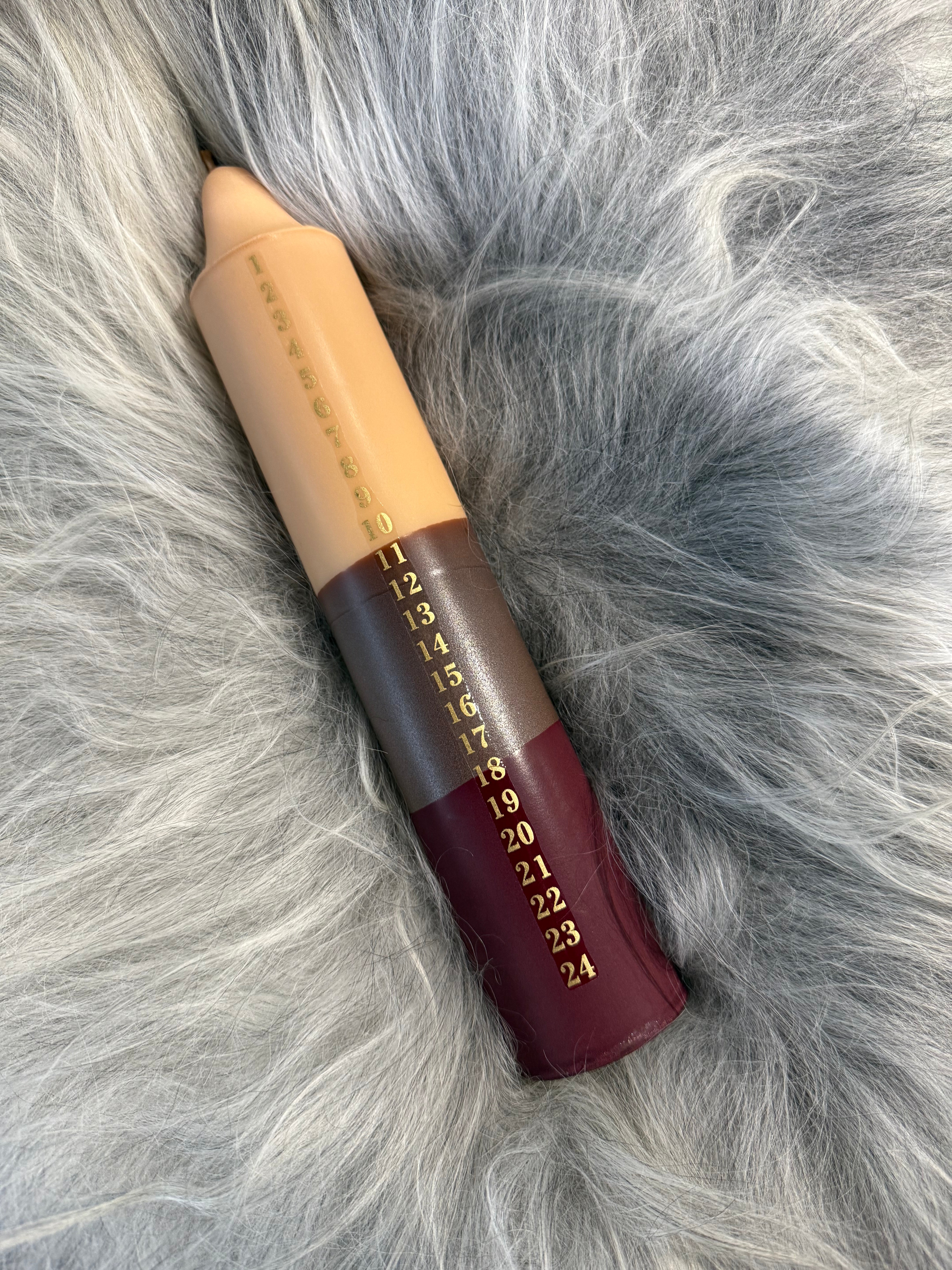 Dagatalskerti brúnt, vínrautt  og beige  frá Nordtrice