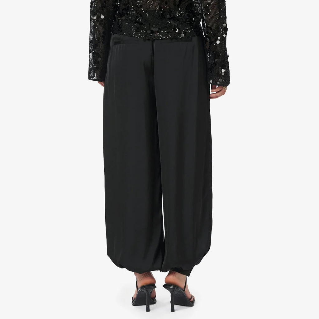 Fayla drapy satin balloon buxur frá Neo Noir - Svartar