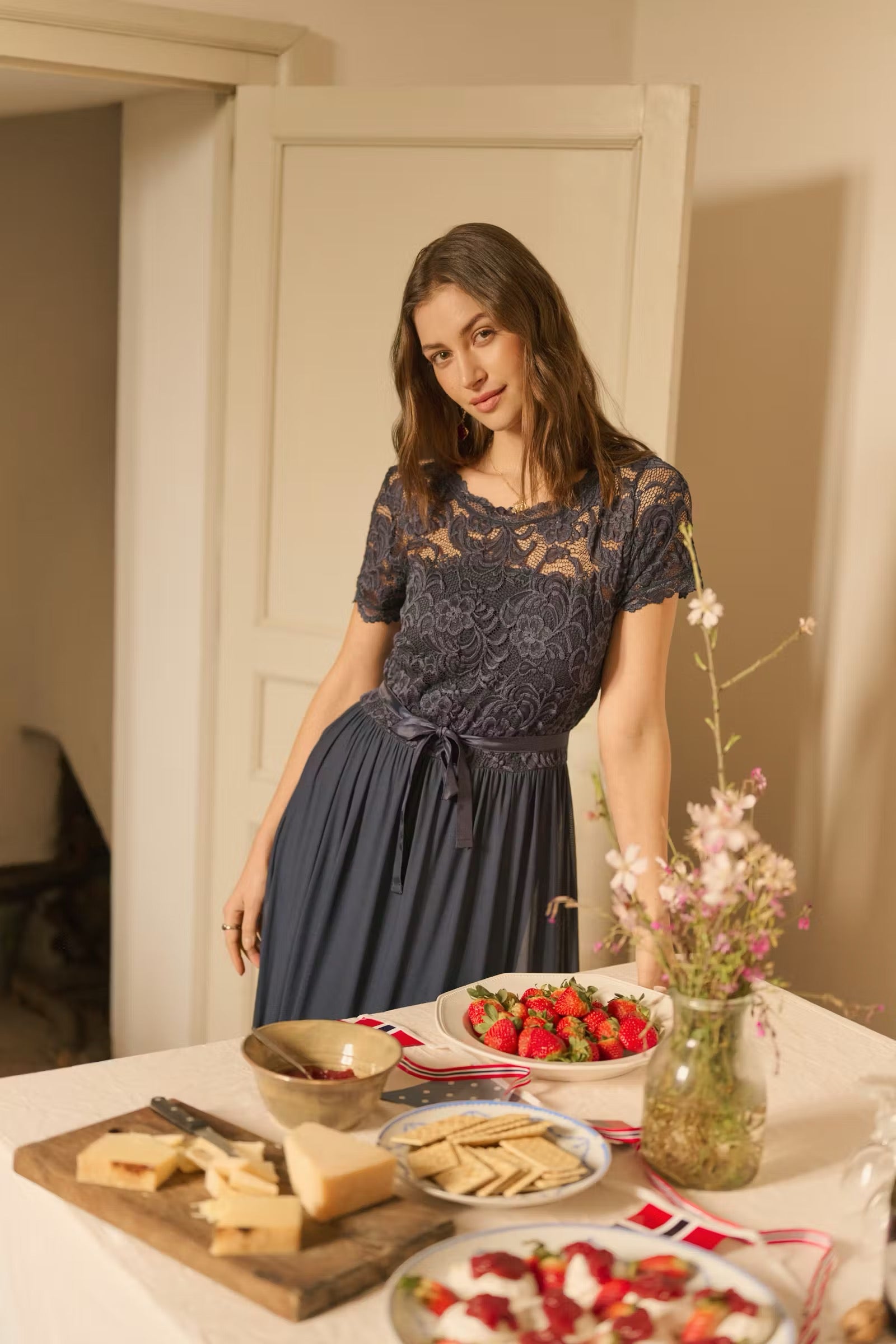 Sylvie kjóll frá Cream - Navy blár