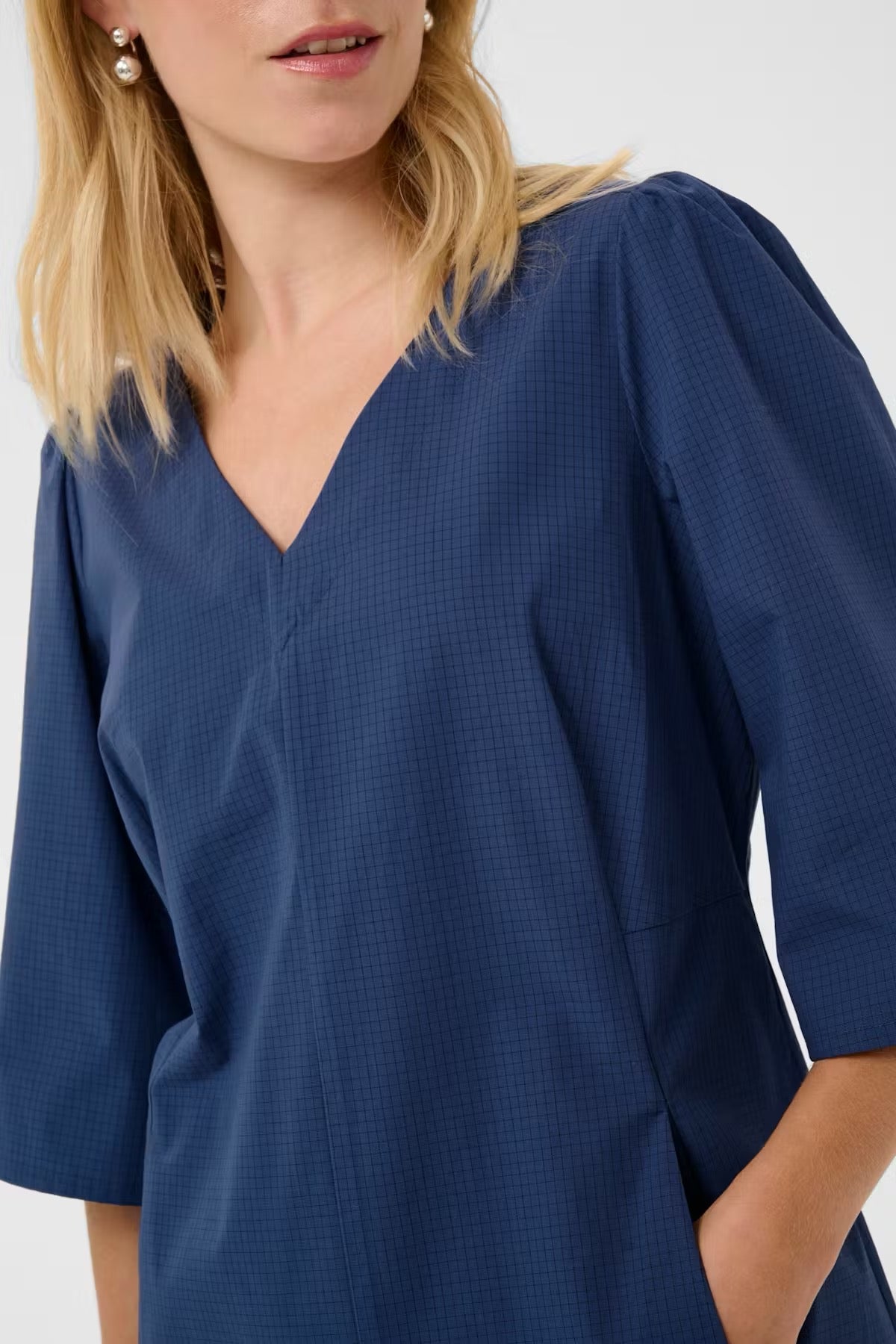 Bendine kjóll frá Culture - Navy blár