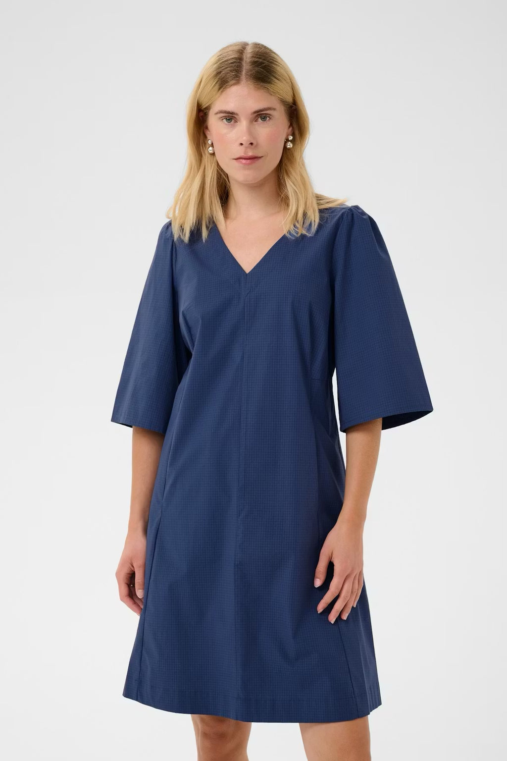 Bendine kjóll frá Culture - Navy blár