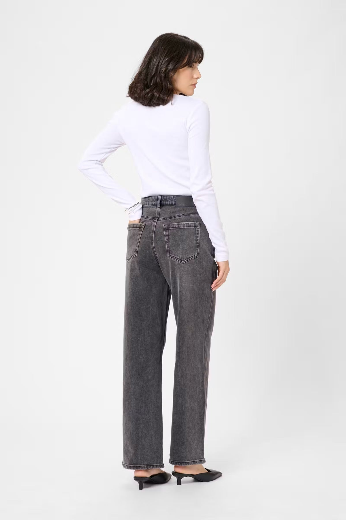 Meadow HW reg fit gallabuxur frá Kaffe  – Grey vintage wash
