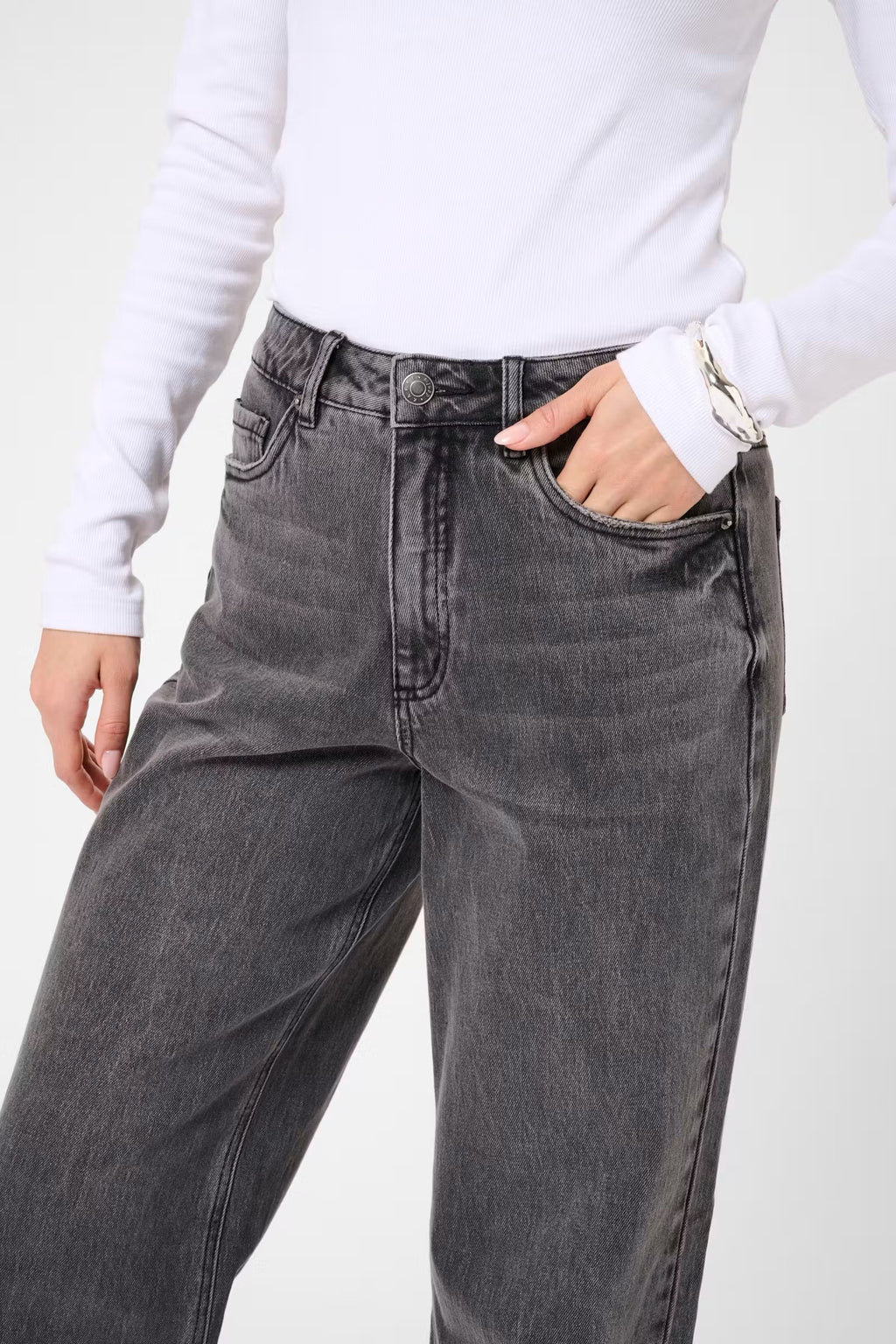 Meadow HW reg fit gallabuxur frá Kaffe  – Grey vintage wash
