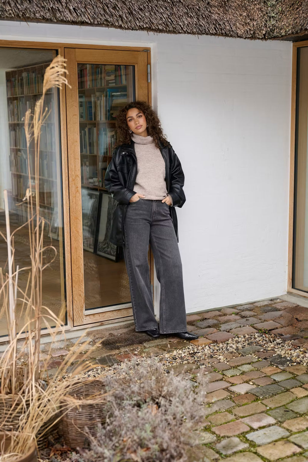Meadow HW reg fit gallabuxur frá Kaffe  – Grey vintage wash