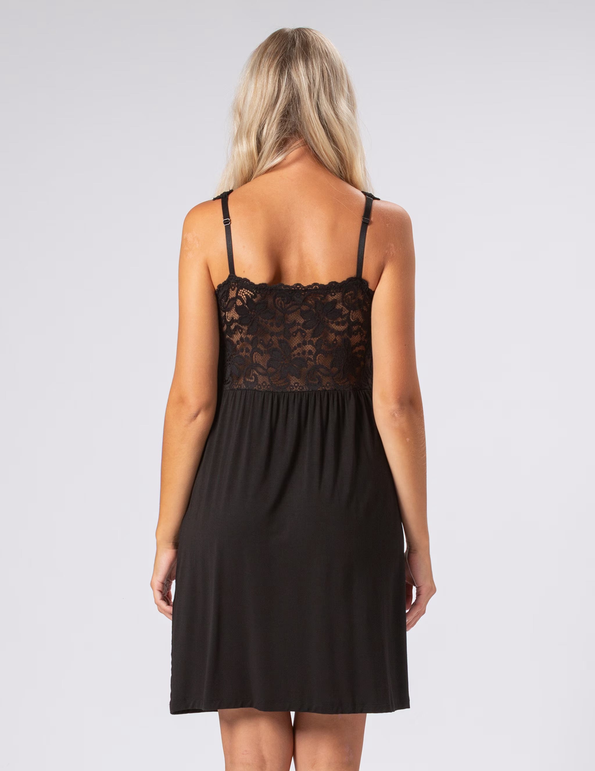 Náttkjóll stuttur frá Trofé - 65201 Svartur