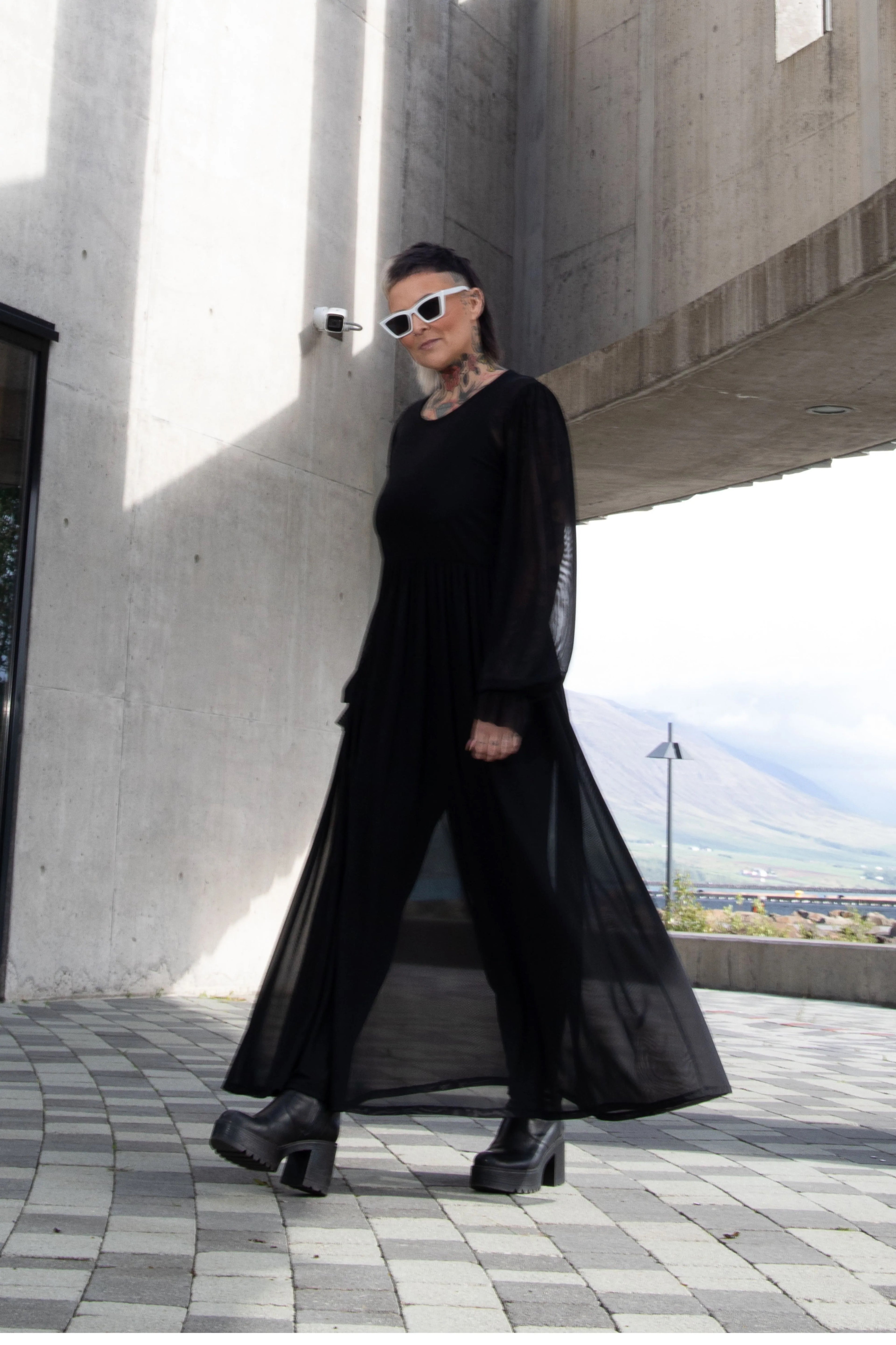 Síðkjóll Bell mesh  frá BRÁ - Svartur