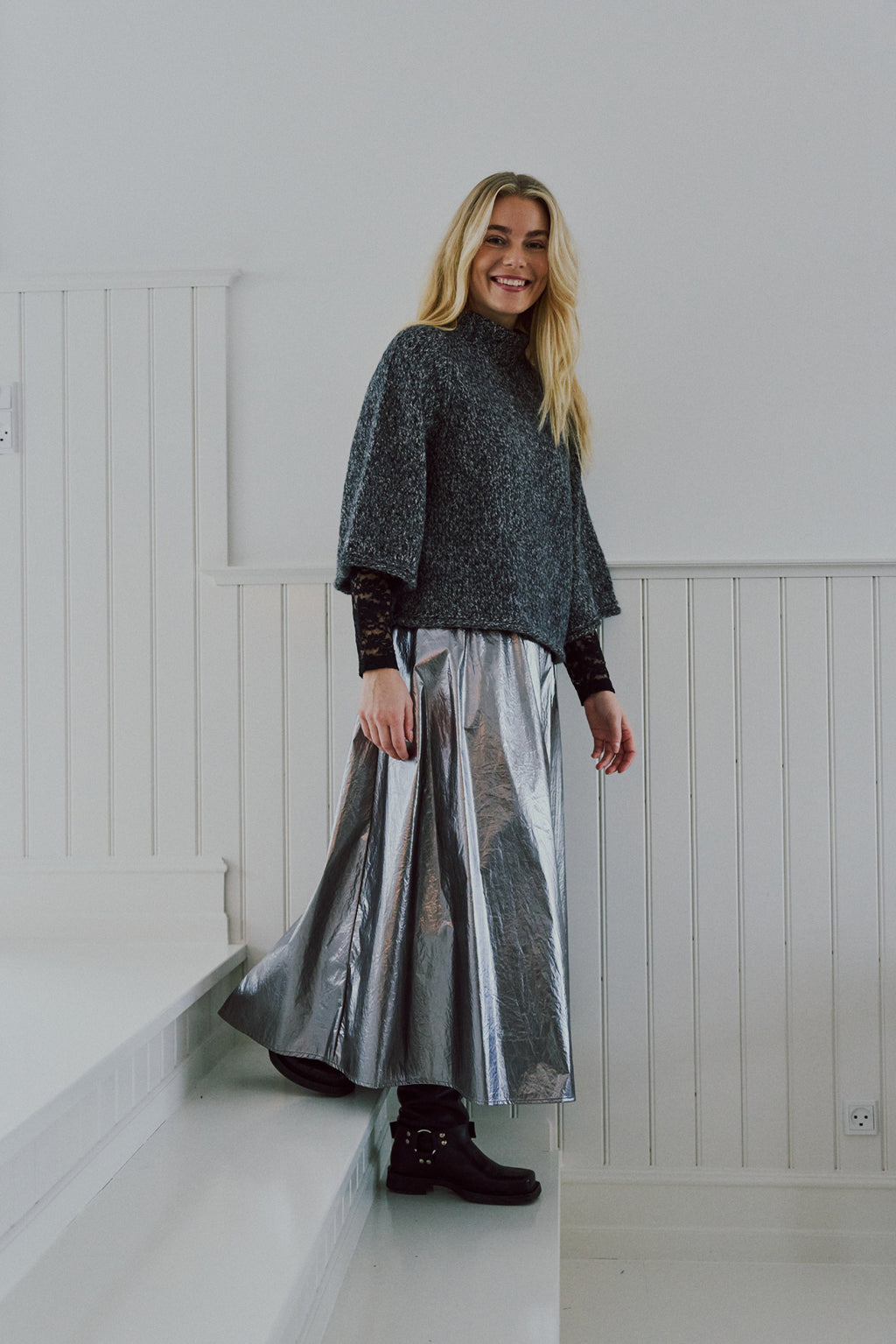 Selina slá/peysa frá Freequent -Dark grey melange